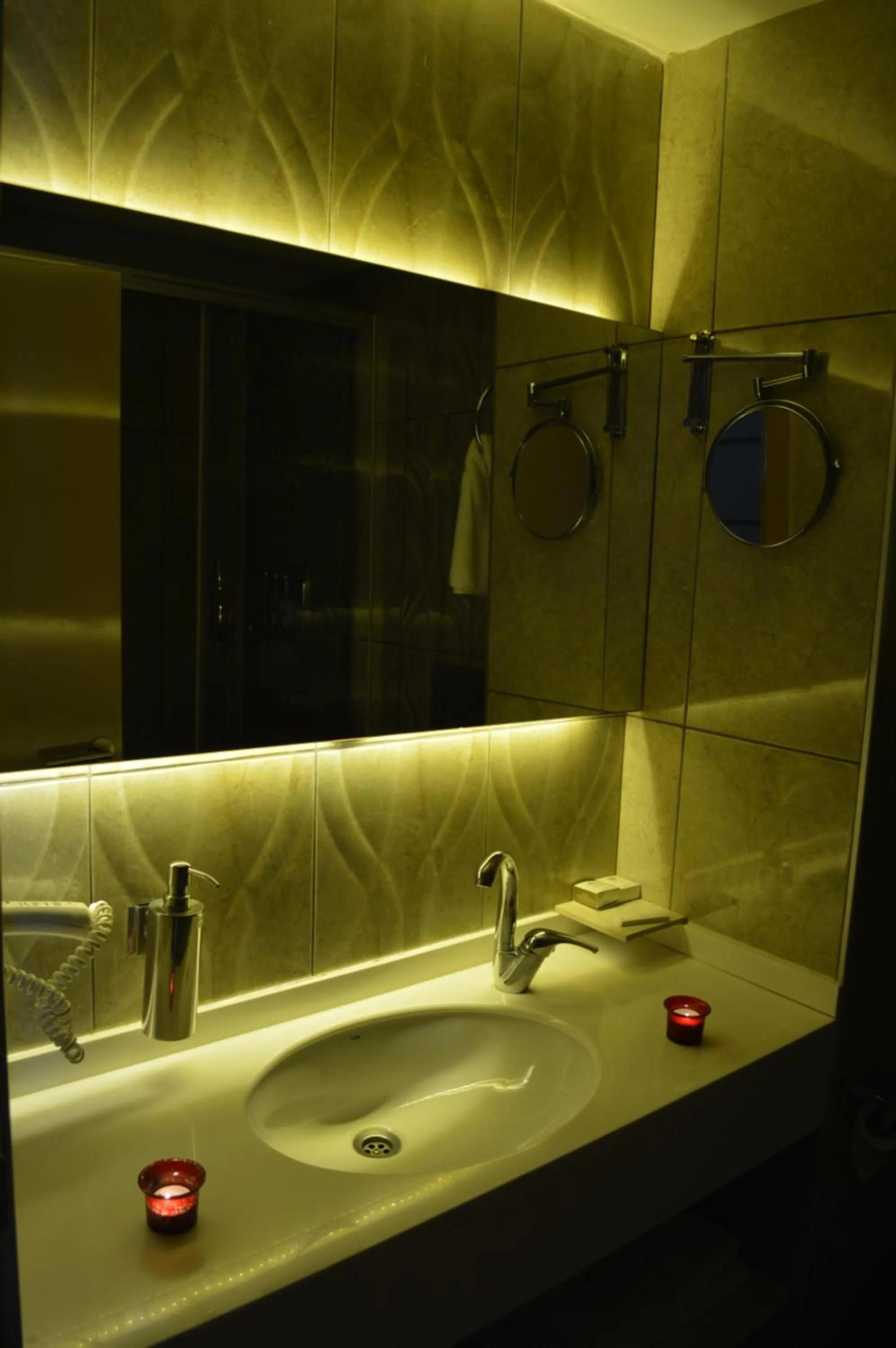 Bathroom in Bal Hotel