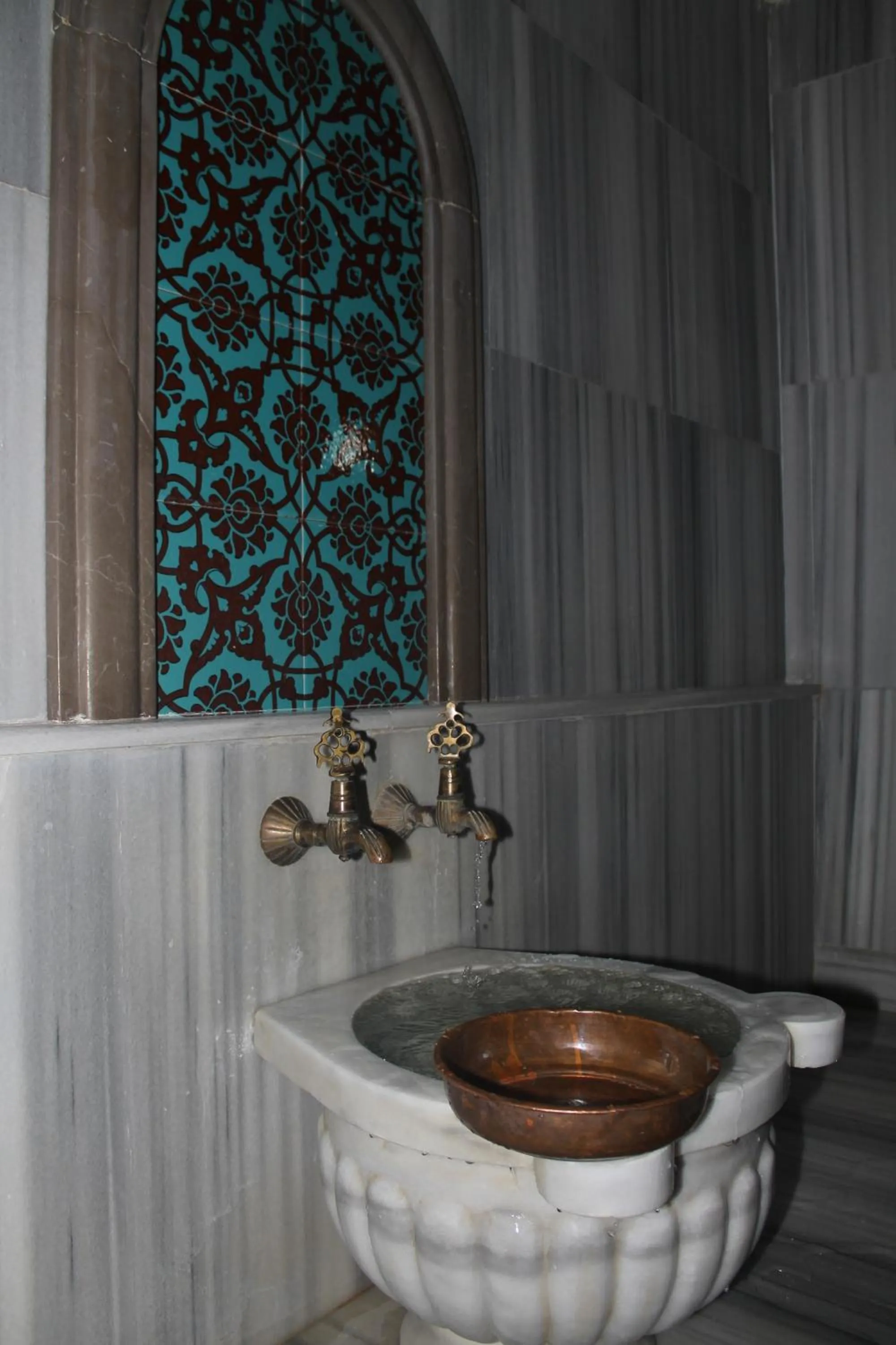 Public Bath in Bal Hotel