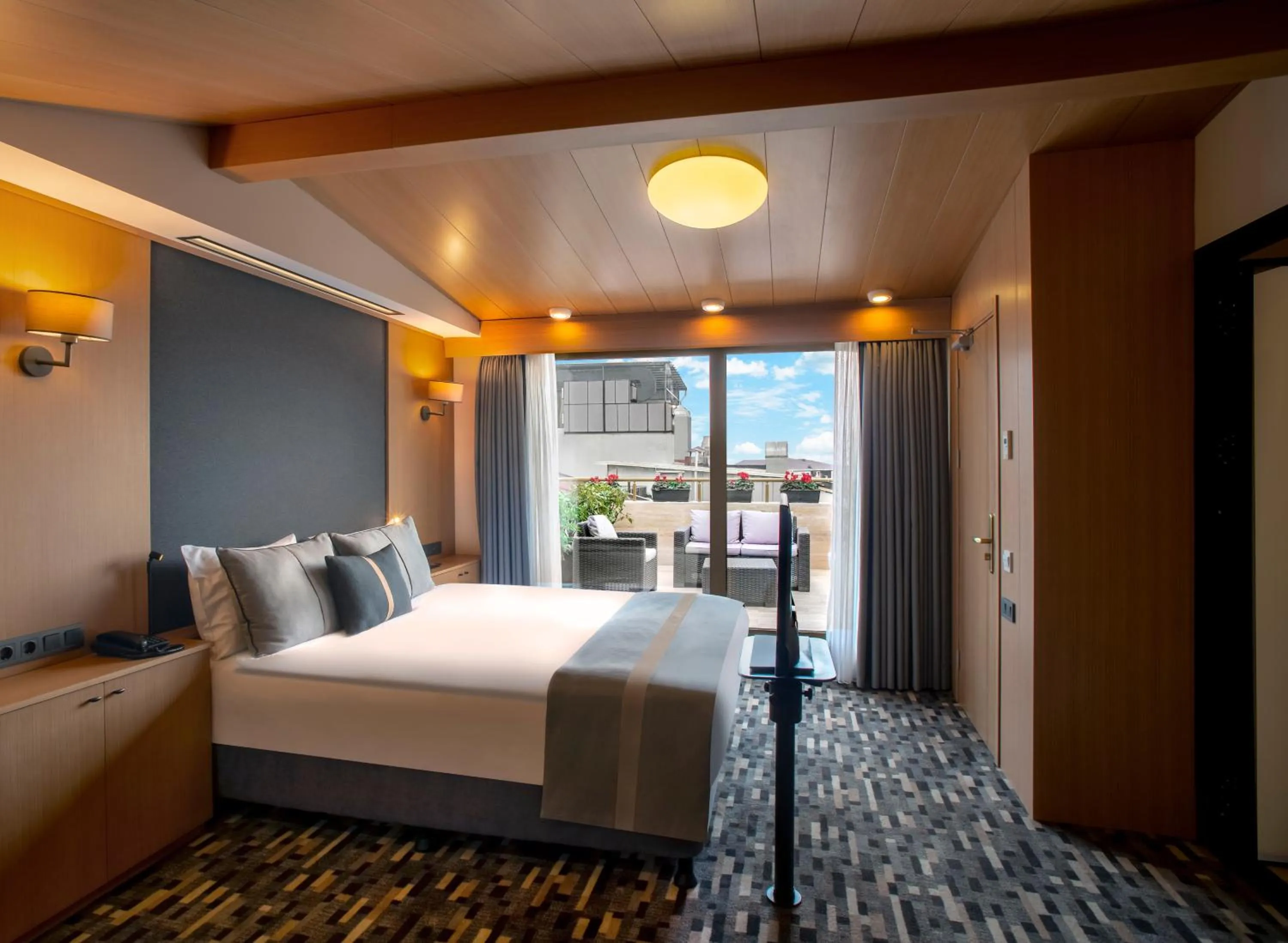 Photo of the whole room, Bed in Tan Hotel - Special Category