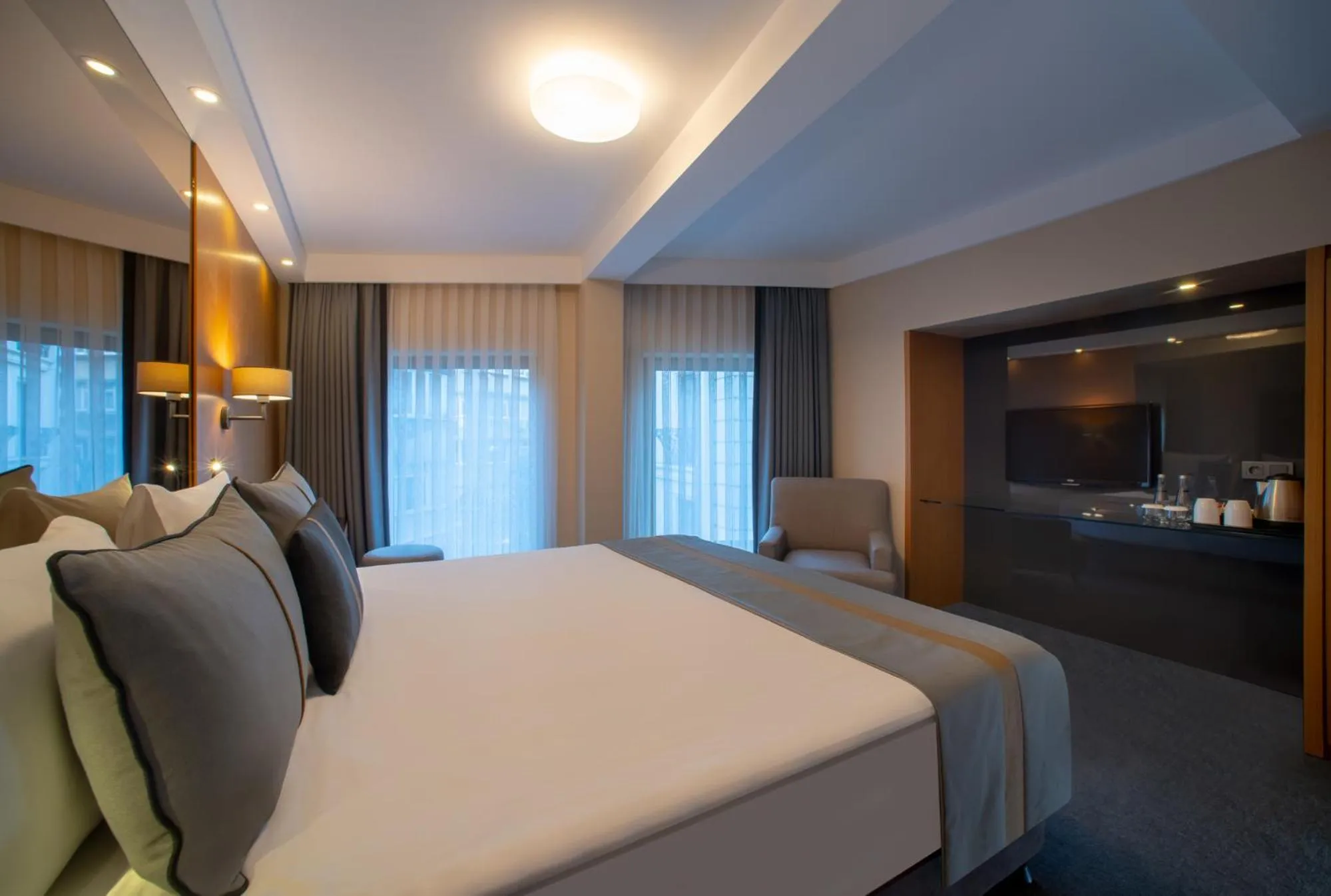 Photo of the whole room, Bed in Tan Hotel - Special Category