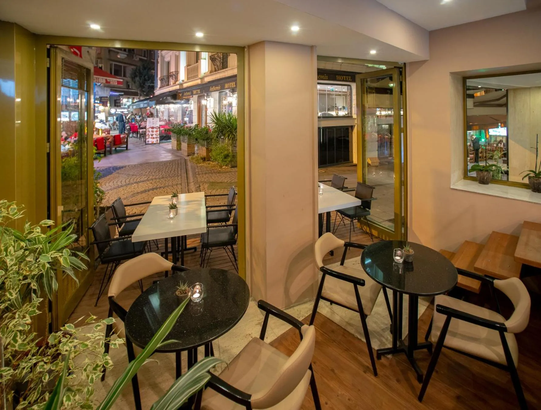 Restaurant/places to eat in Tan Hotel - Special Category