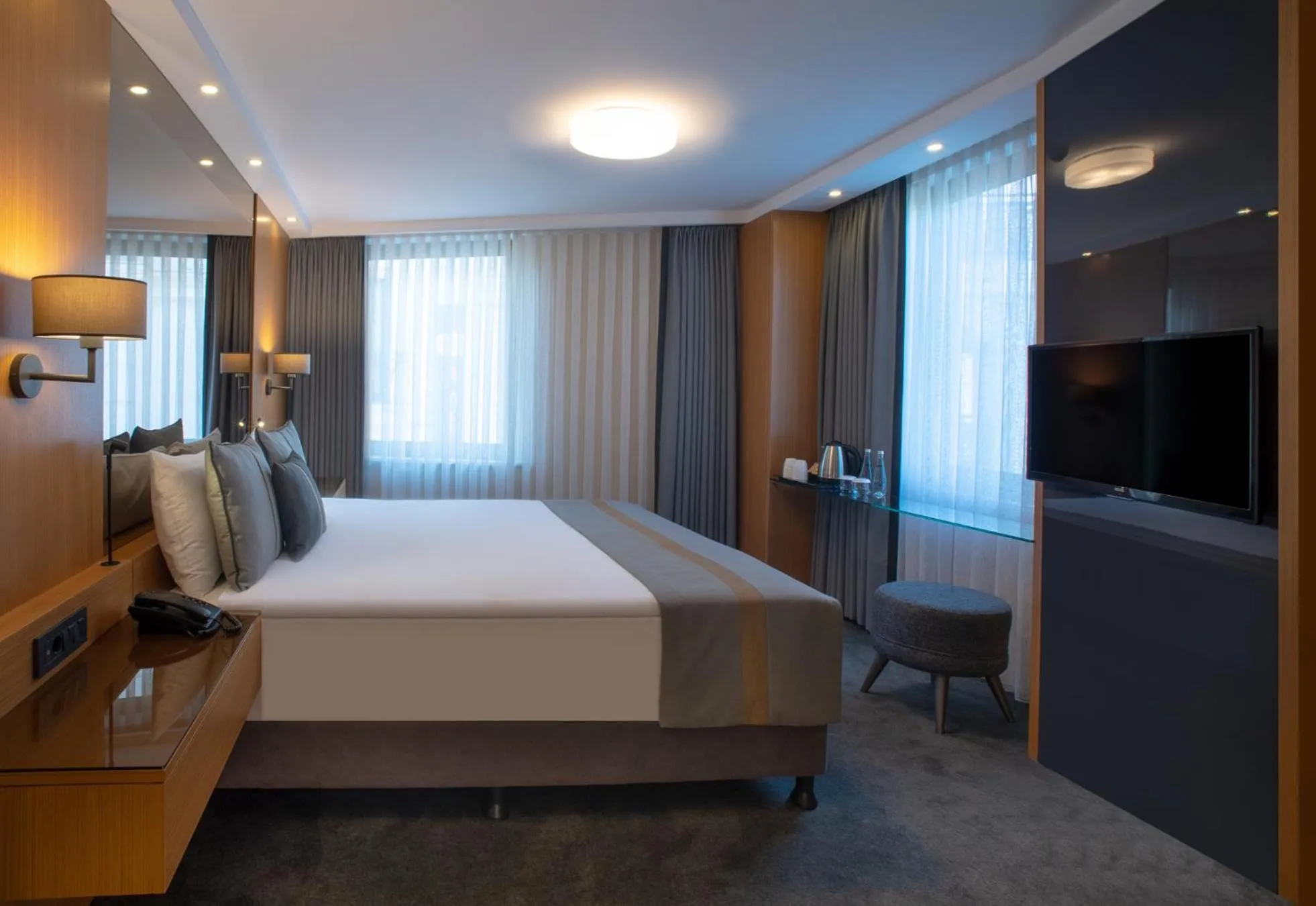 Photo of the whole room, Bed in Tan Hotel - Special Category