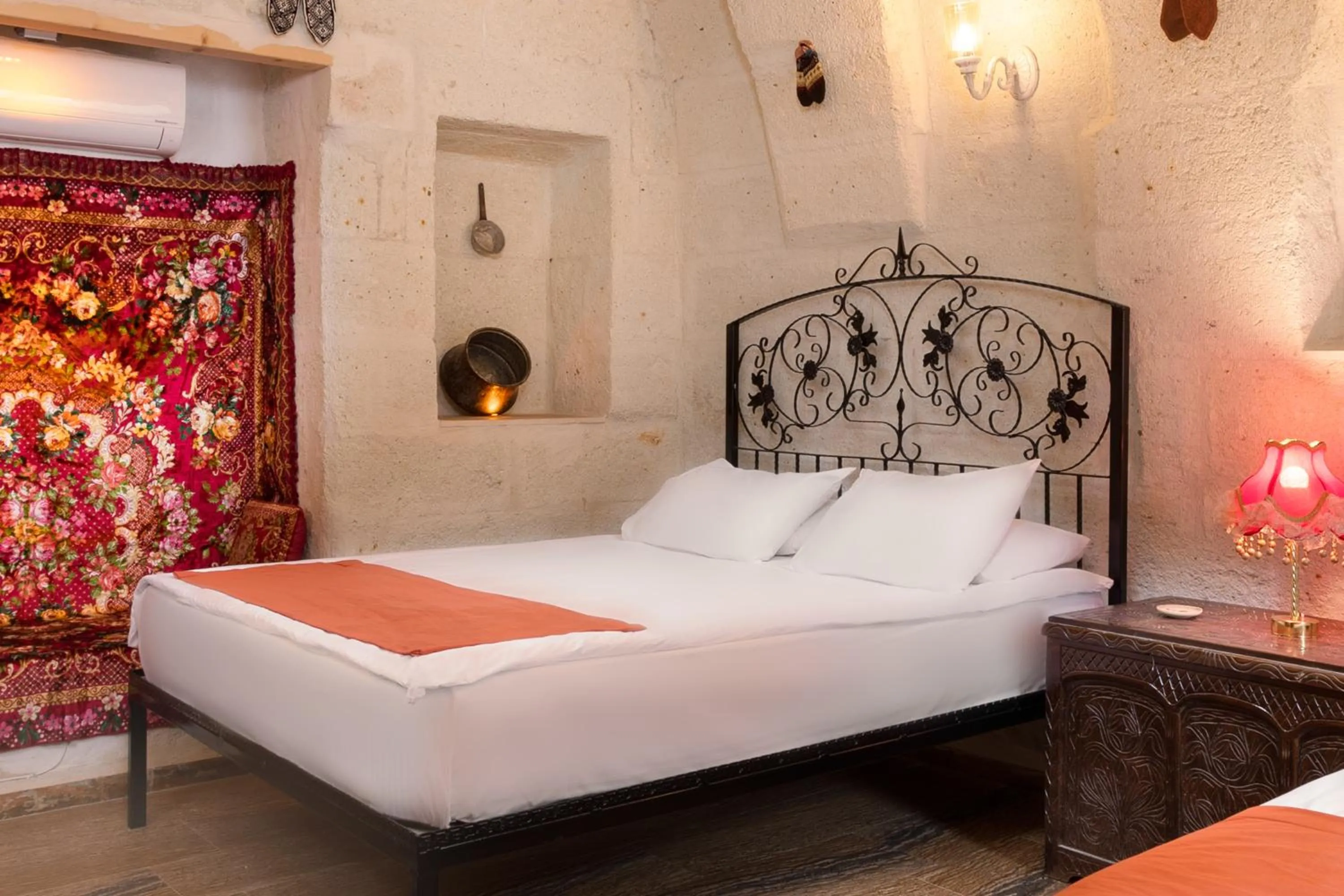 Bed in HacıAşık Konağı Butik Hotel