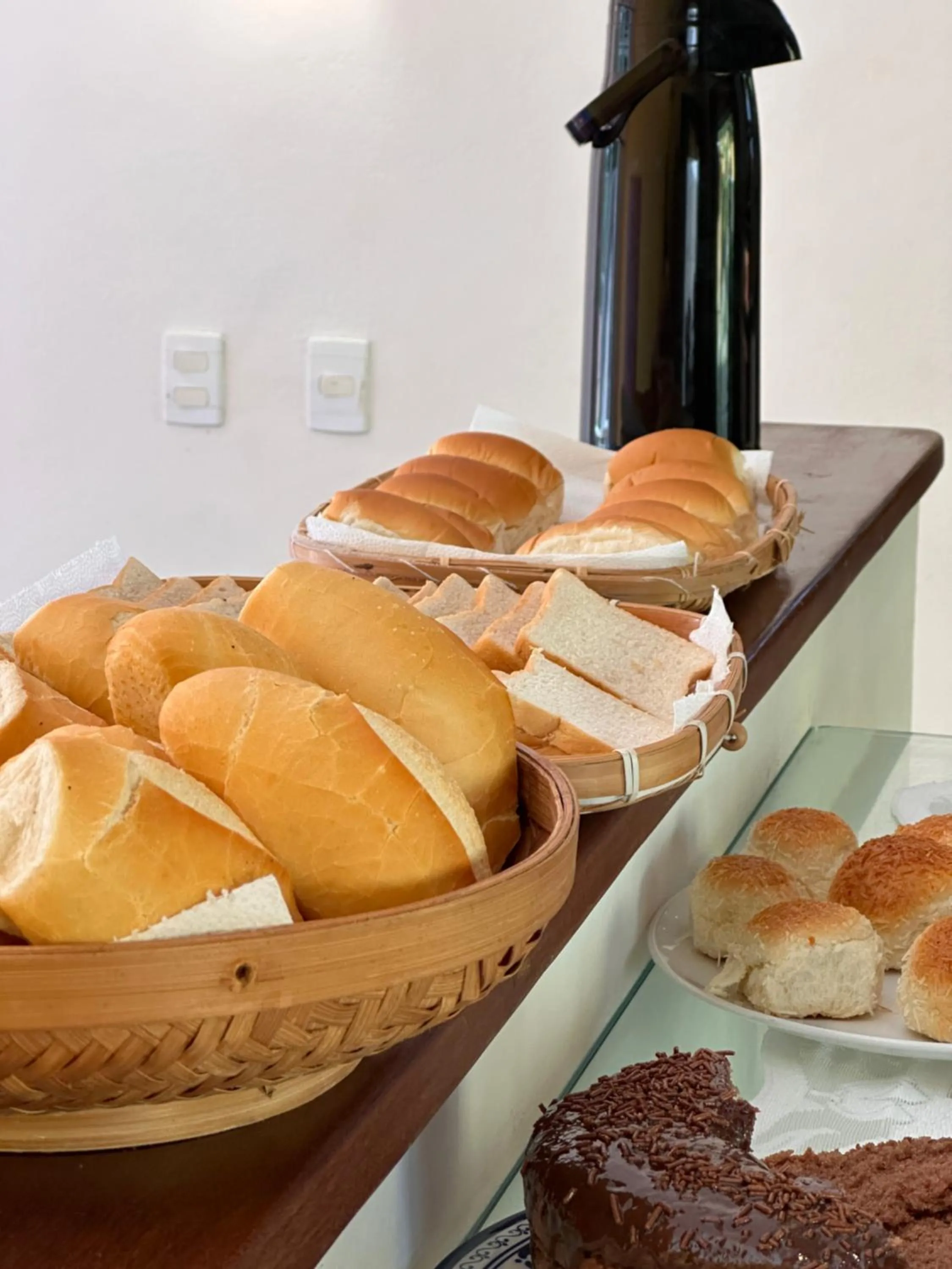 Breakfast in Pousada Arraial Colonial, Localizada no Centrinho e de Fácil Acesso a Praia e a Rua Mucugê