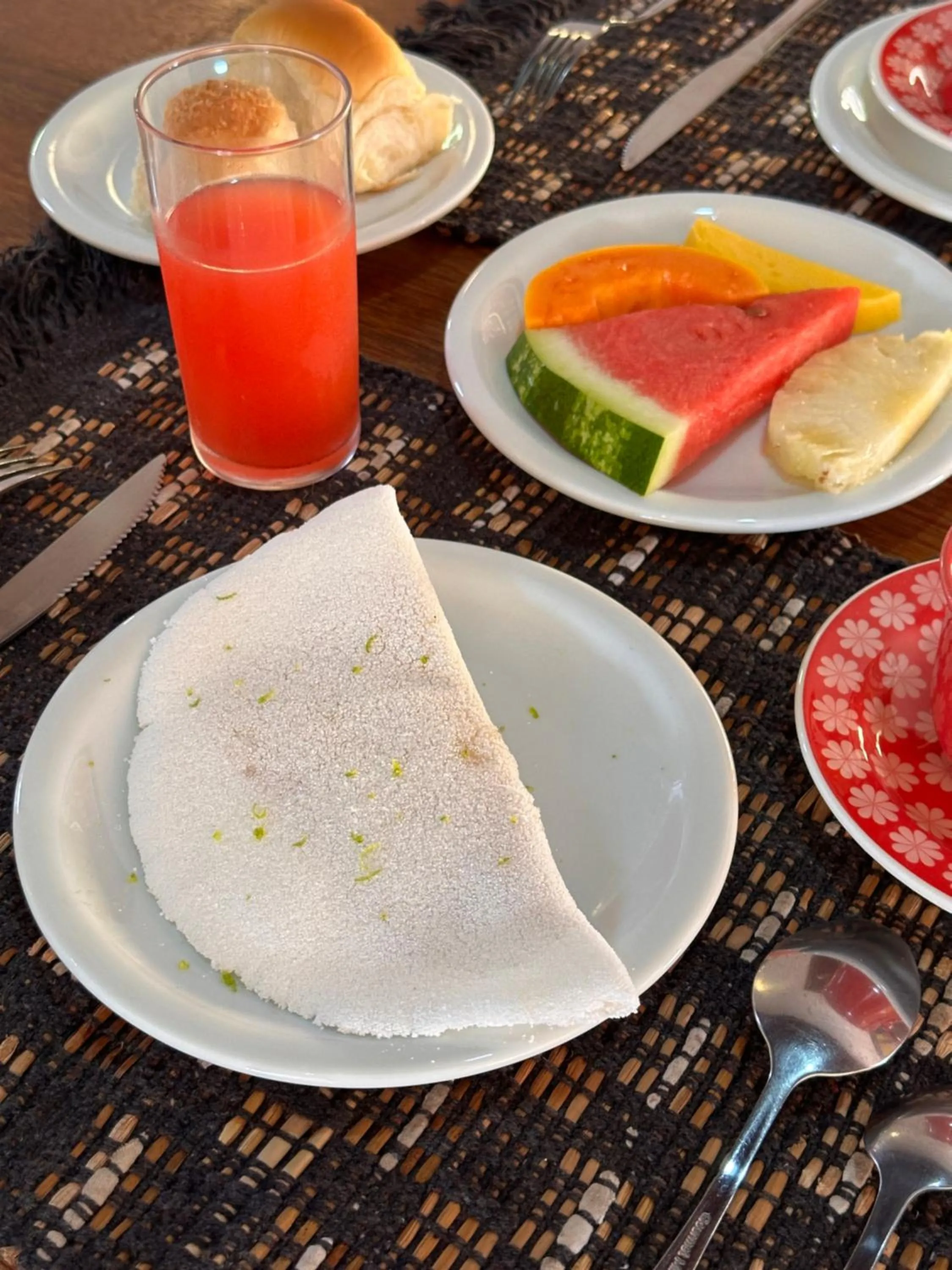 Breakfast in Pousada Arraial Colonial, Localizada no Centrinho e de Fácil Acesso a Praia e a Rua Mucugê