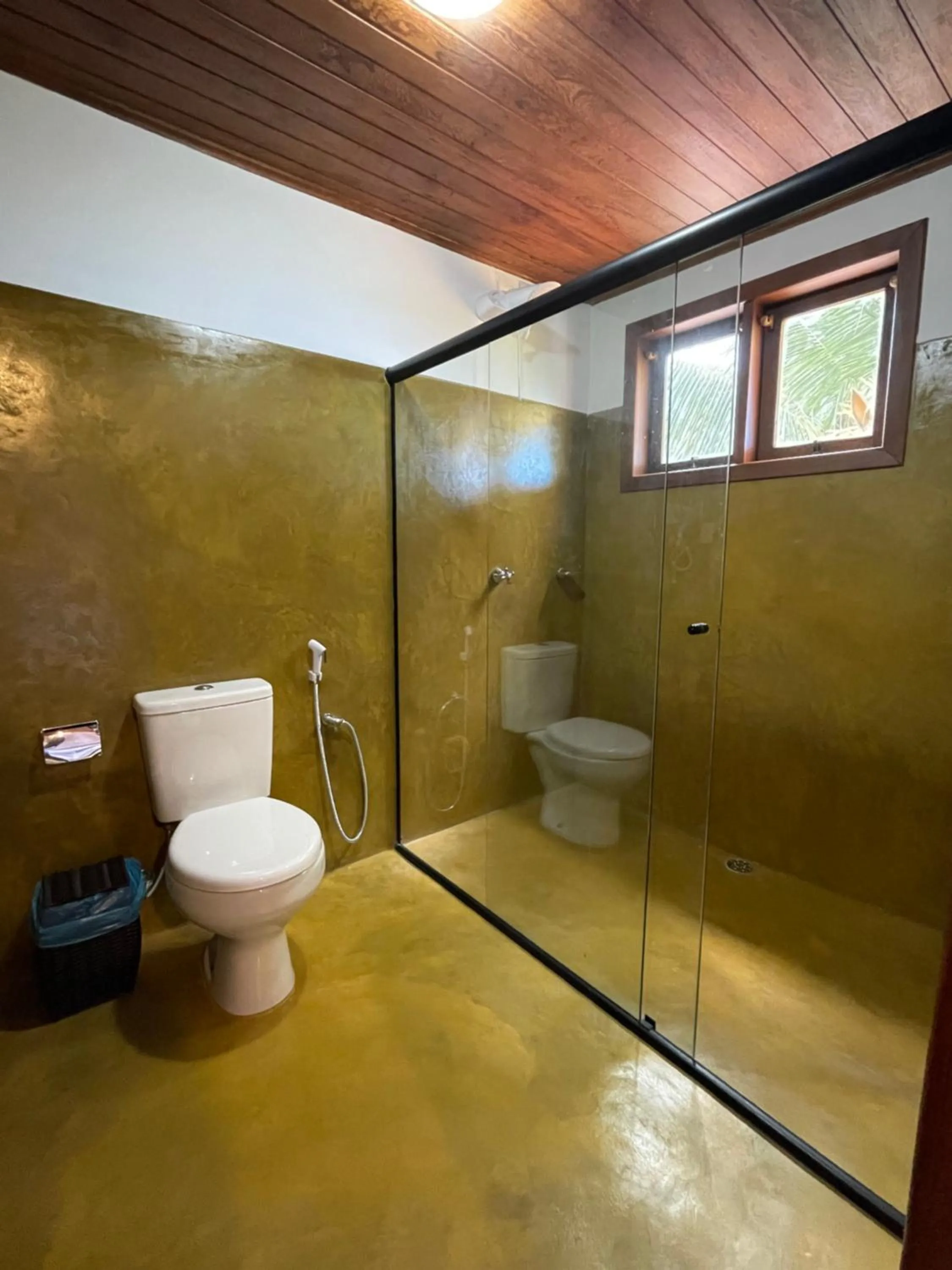 Bathroom in Pousada Arraial Colonial, Localizada no Centrinho e de Fácil Acesso a Praia e a Rua Mucugê