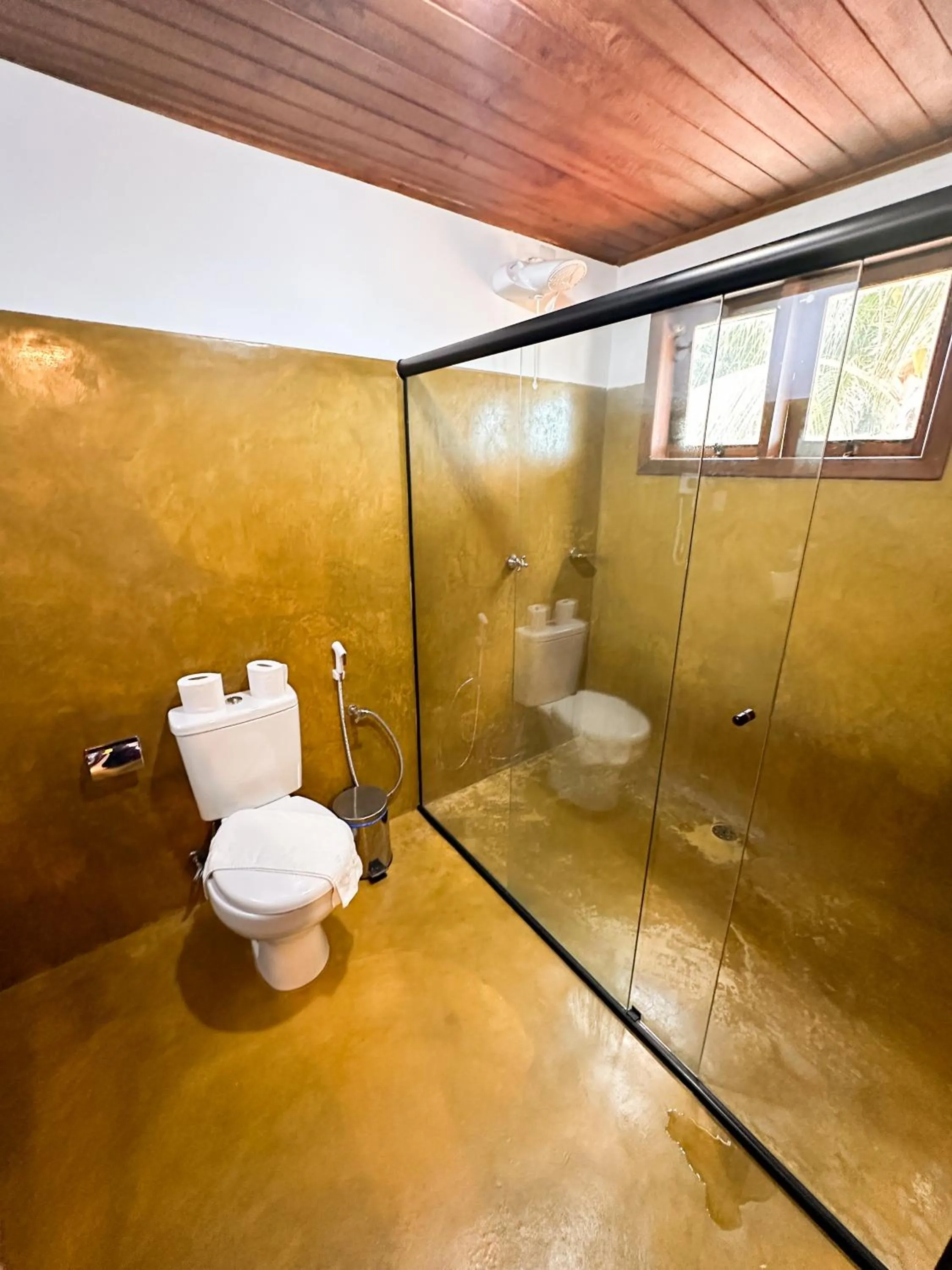 Shower in Pousada Arraial Colonial, Localizada no Centrinho e de Fácil Acesso a Praia e a Rua Mucugê