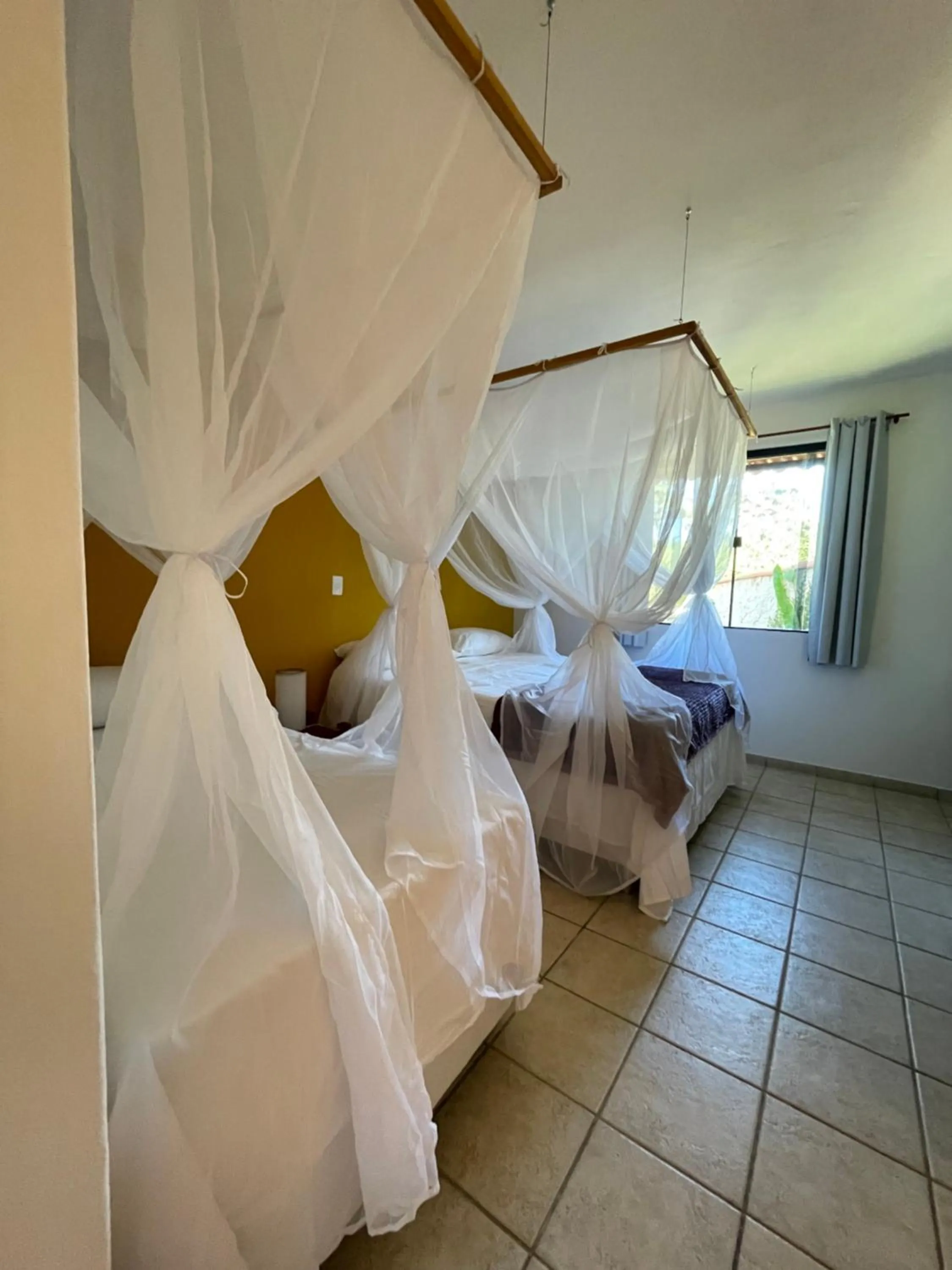 Bed in Pousada Arraial Colonial, Localizada no Centrinho e de Fácil Acesso a Praia e a Rua Mucugê