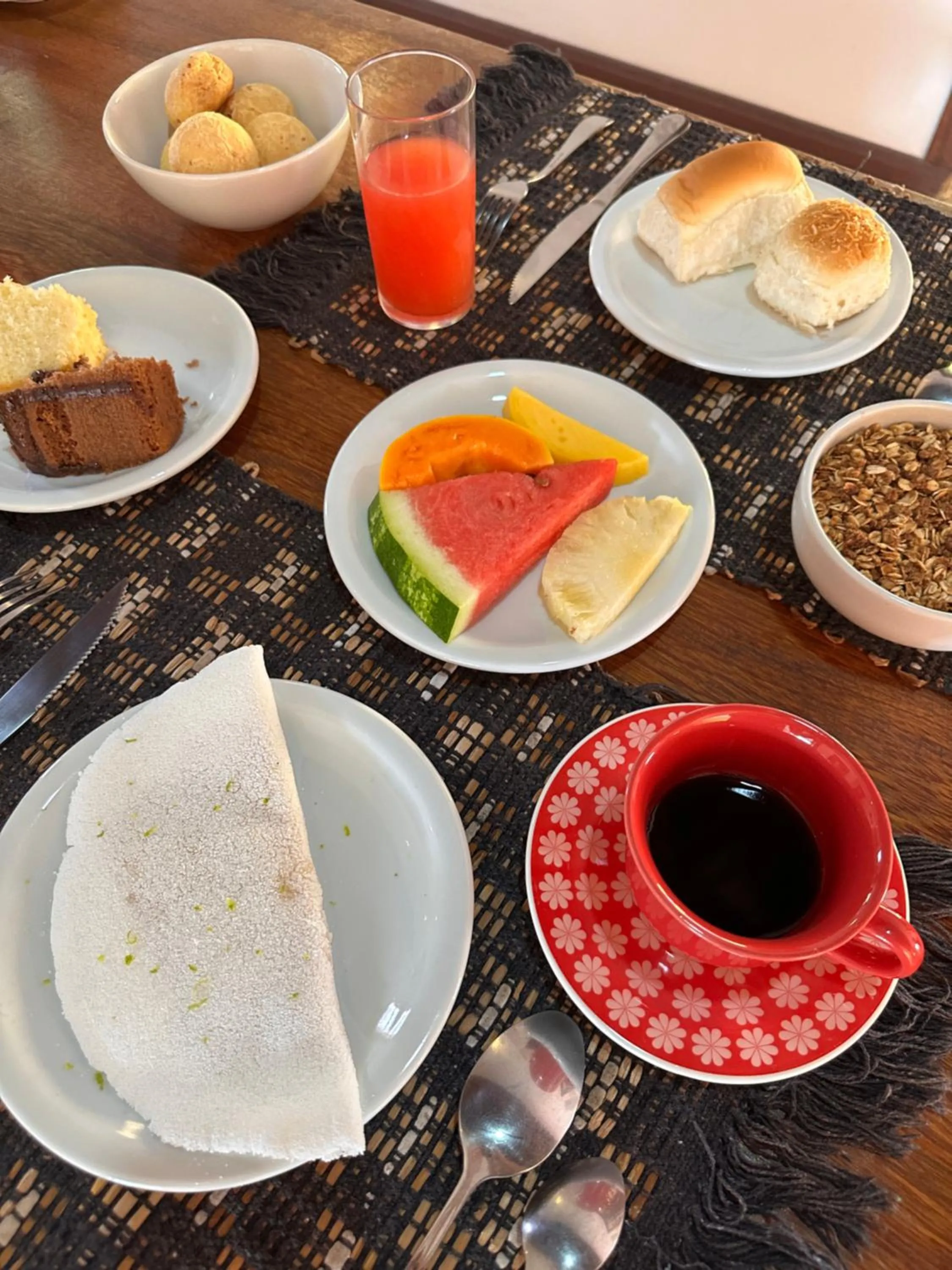Breakfast in Pousada Arraial Colonial, Localizada no Centrinho e de Fácil Acesso a Praia e a Rua Mucugê