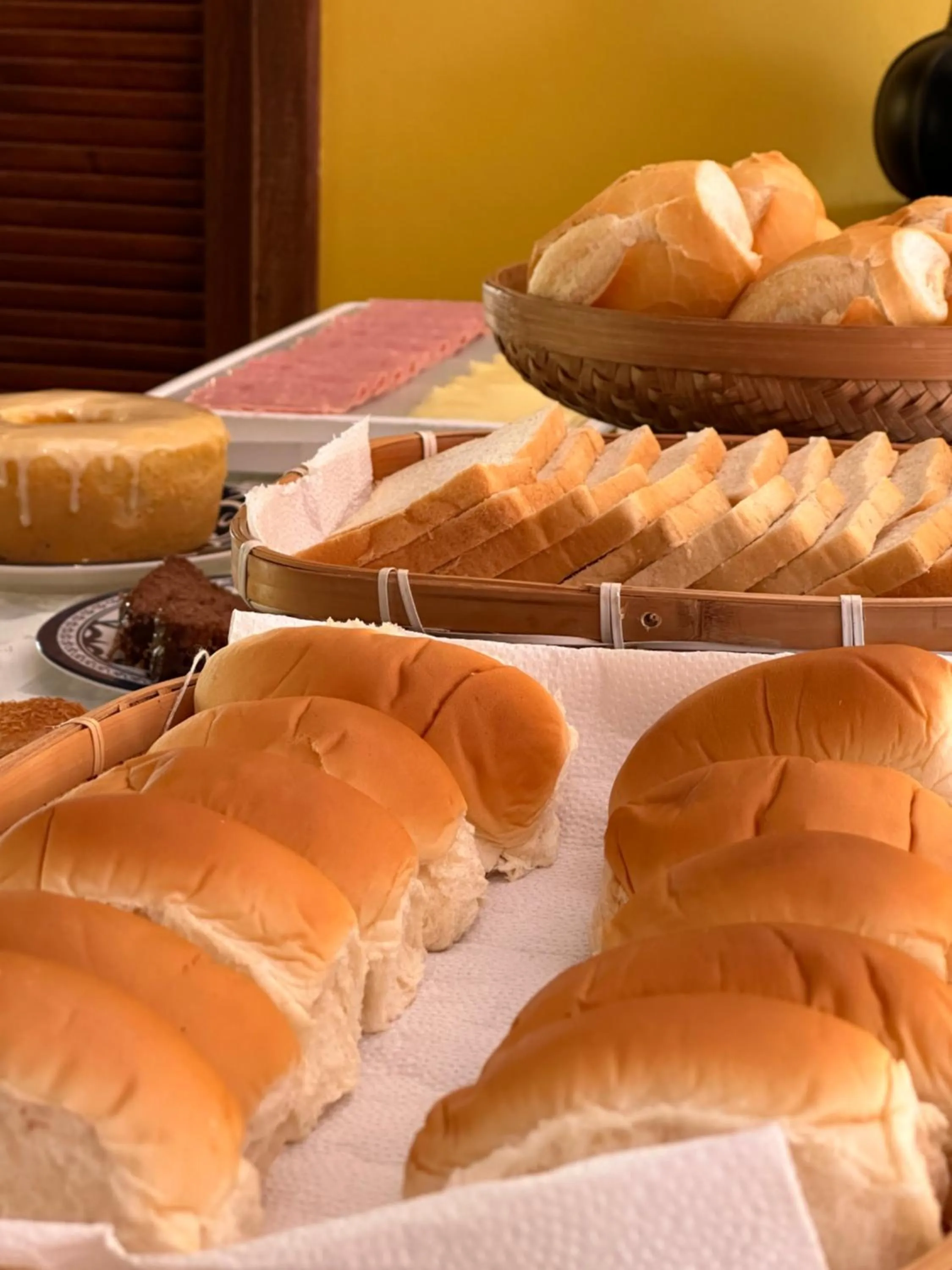 Breakfast in Pousada Arraial Colonial, Localizada no Centrinho e de Fácil Acesso a Praia e a Rua Mucugê