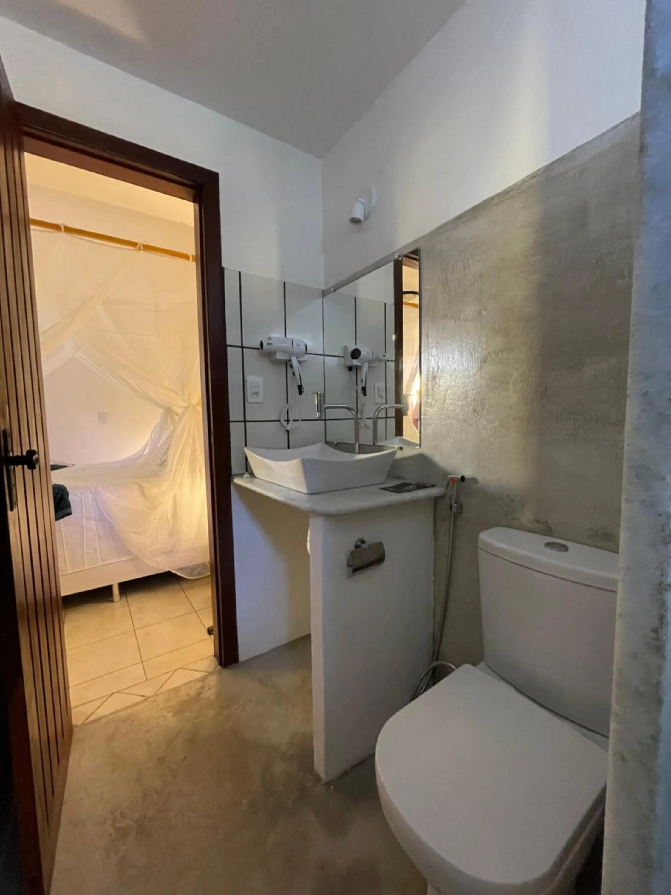 Bathroom in Pousada Arraial Colonial, Localizada no Centrinho e de Fácil Acesso a Praia e a Rua Mucugê