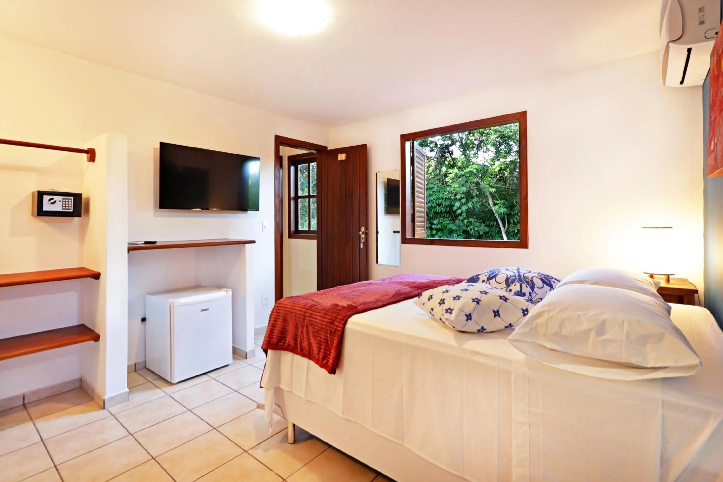 Bed in Pousada Arraial Colonial, Localizada no Centrinho e de Fácil Acesso a Praia e a Rua Mucugê