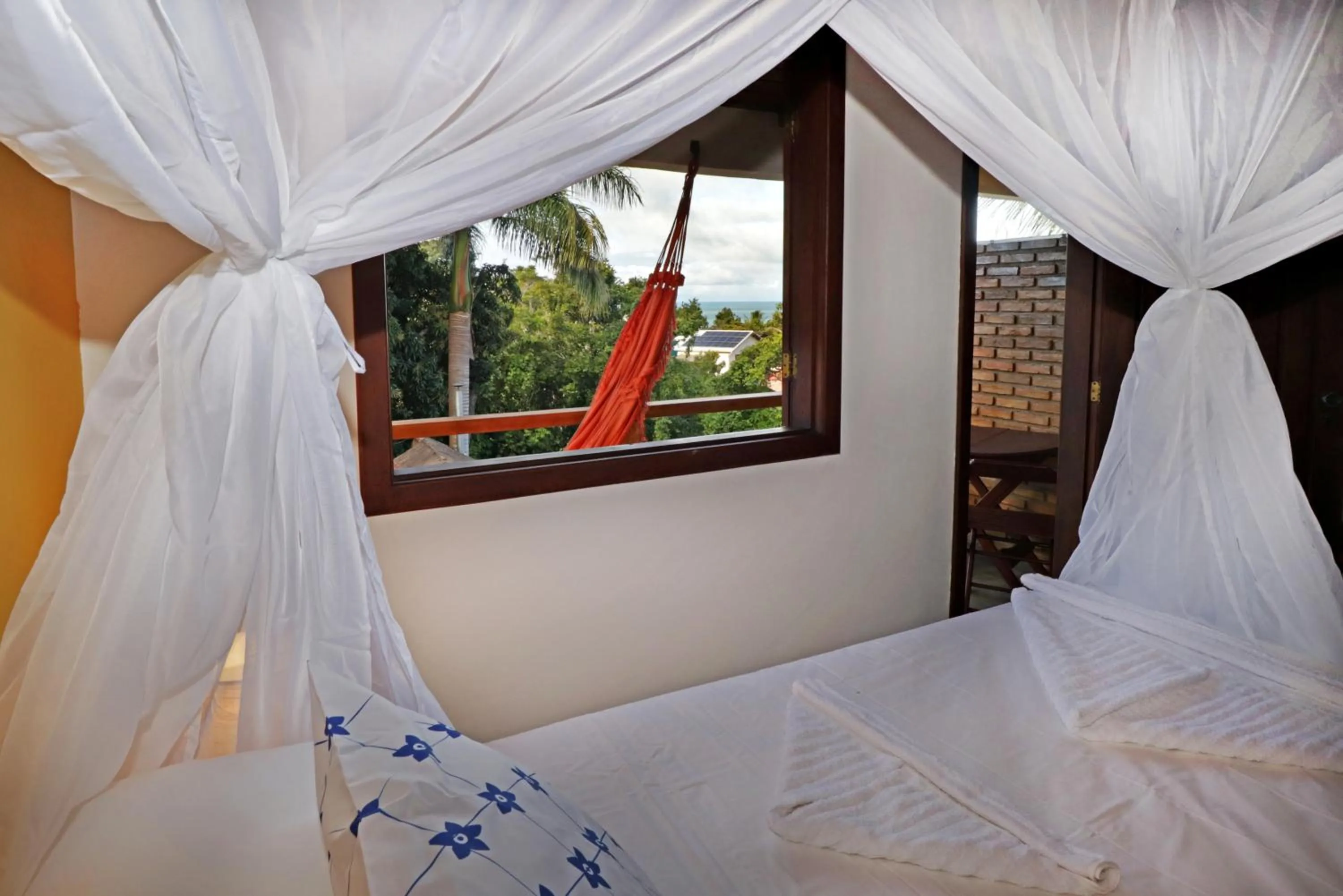 Bed in Pousada Arraial Colonial, Localizada no Centrinho e de Fácil Acesso a Praia e a Rua Mucugê