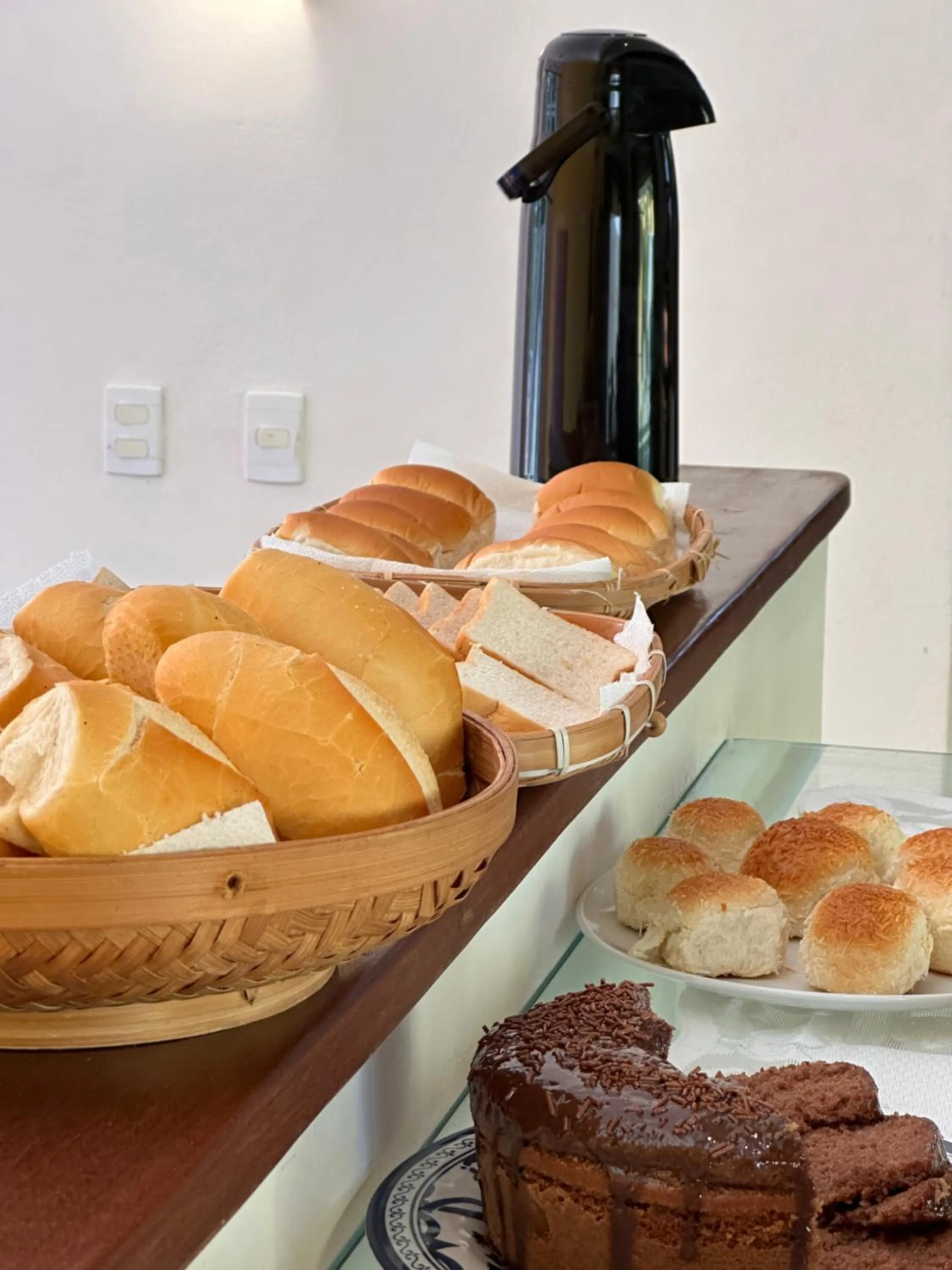 Breakfast in Pousada Arraial Colonial, Localizada no Centrinho e de Fácil Acesso a Praia e a Rua Mucugê