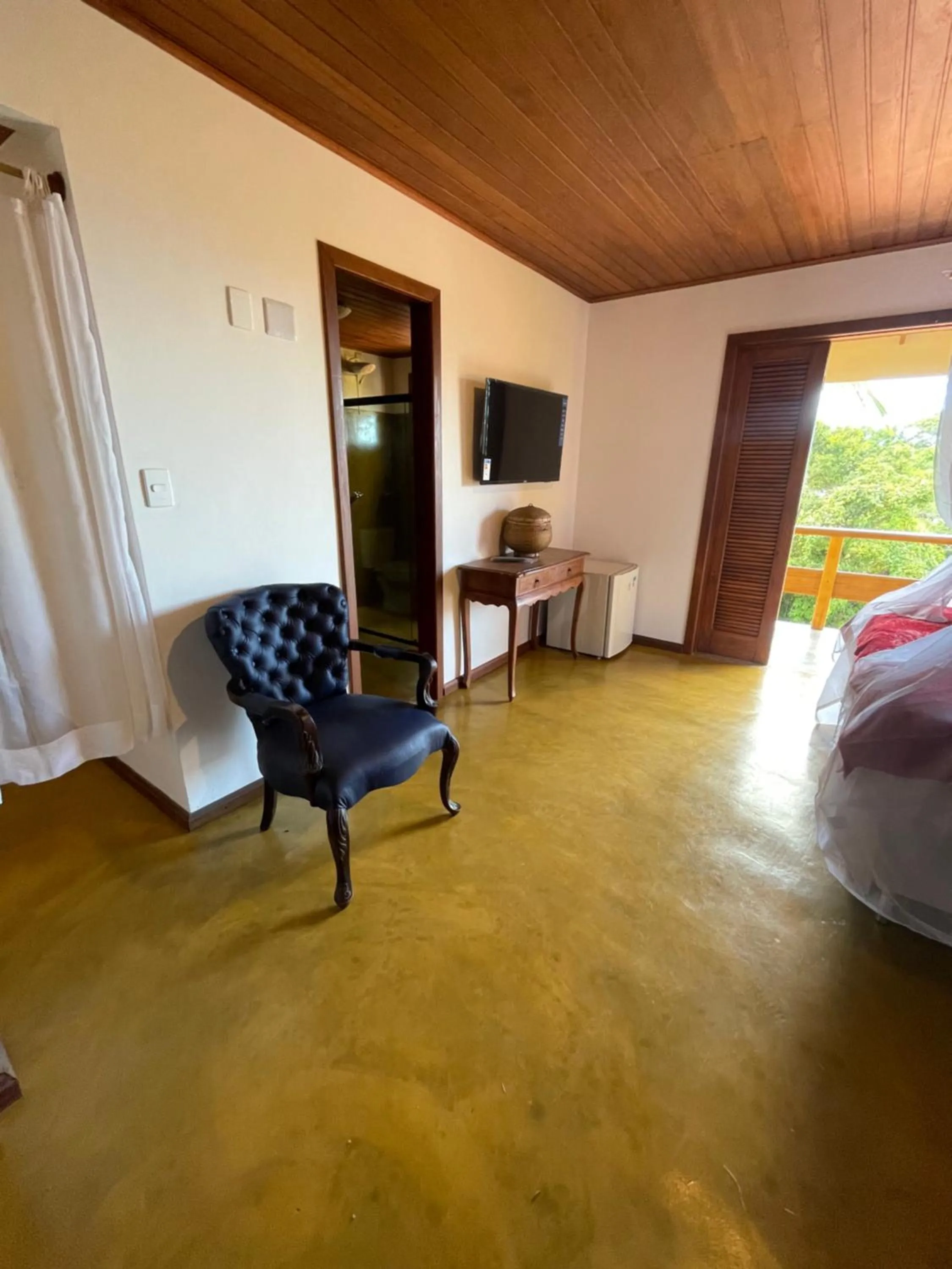 Patio, Bed in Pousada Arraial Colonial, Localizada no Centrinho e de Fácil Acesso a Praia e a Rua Mucugê