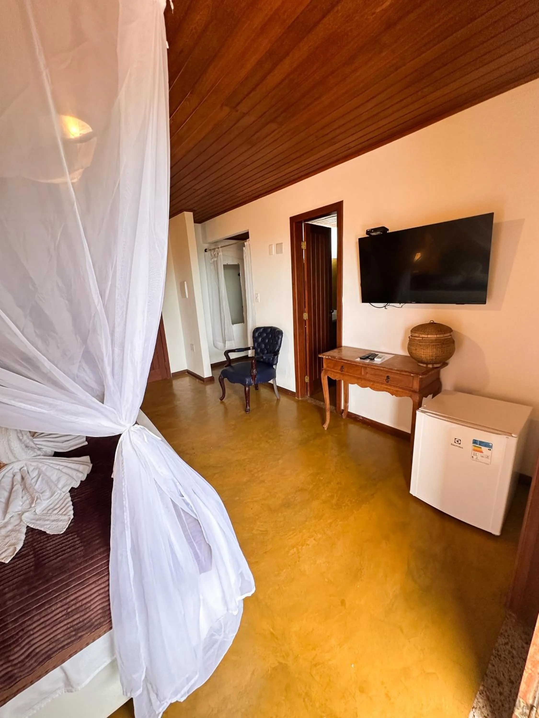 TV and multimedia in Pousada Arraial Colonial, Localizada no Centrinho e de Fácil Acesso a Praia e a Rua Mucugê