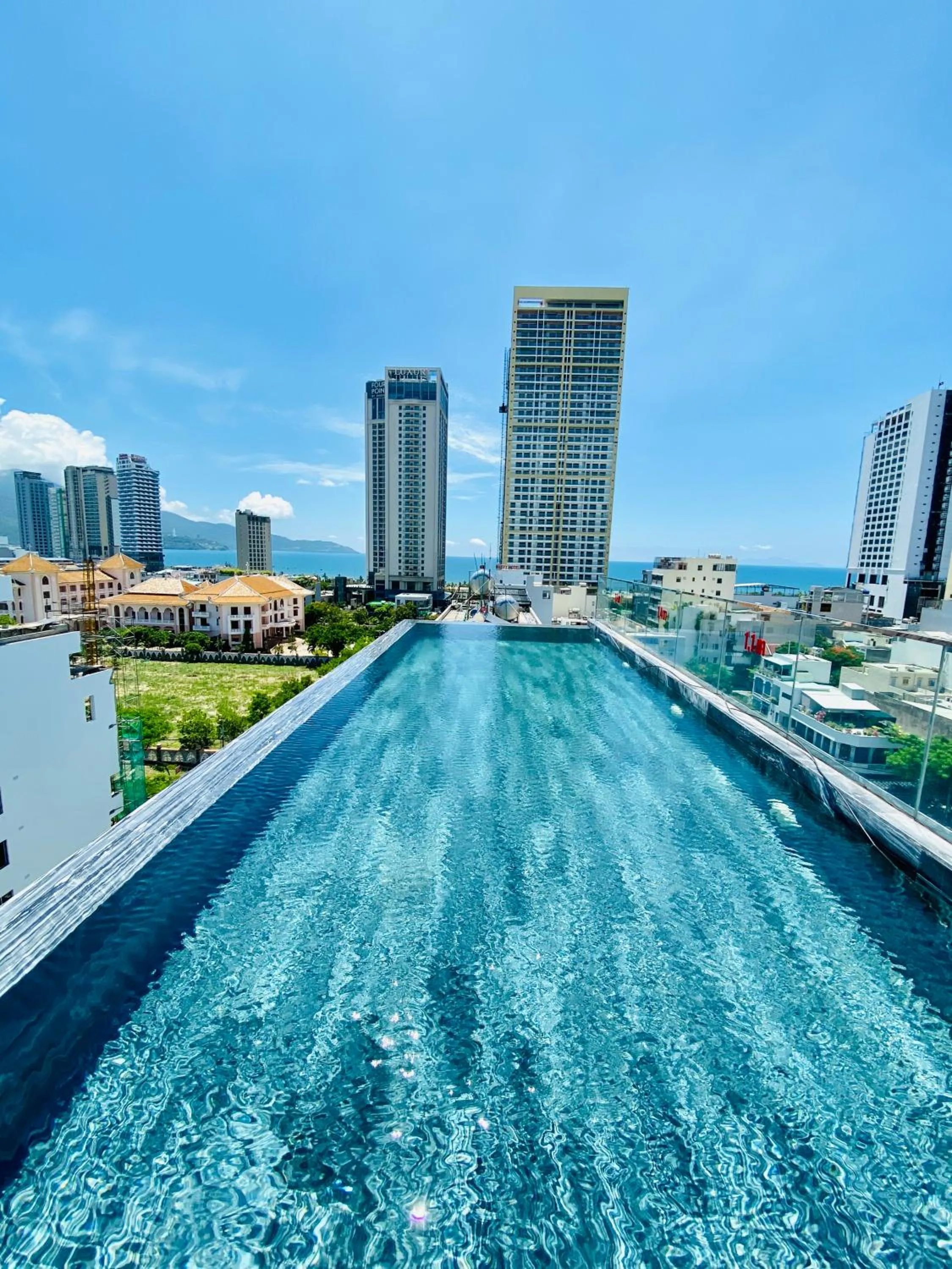 Swimming pool in Duke Casa Apartment