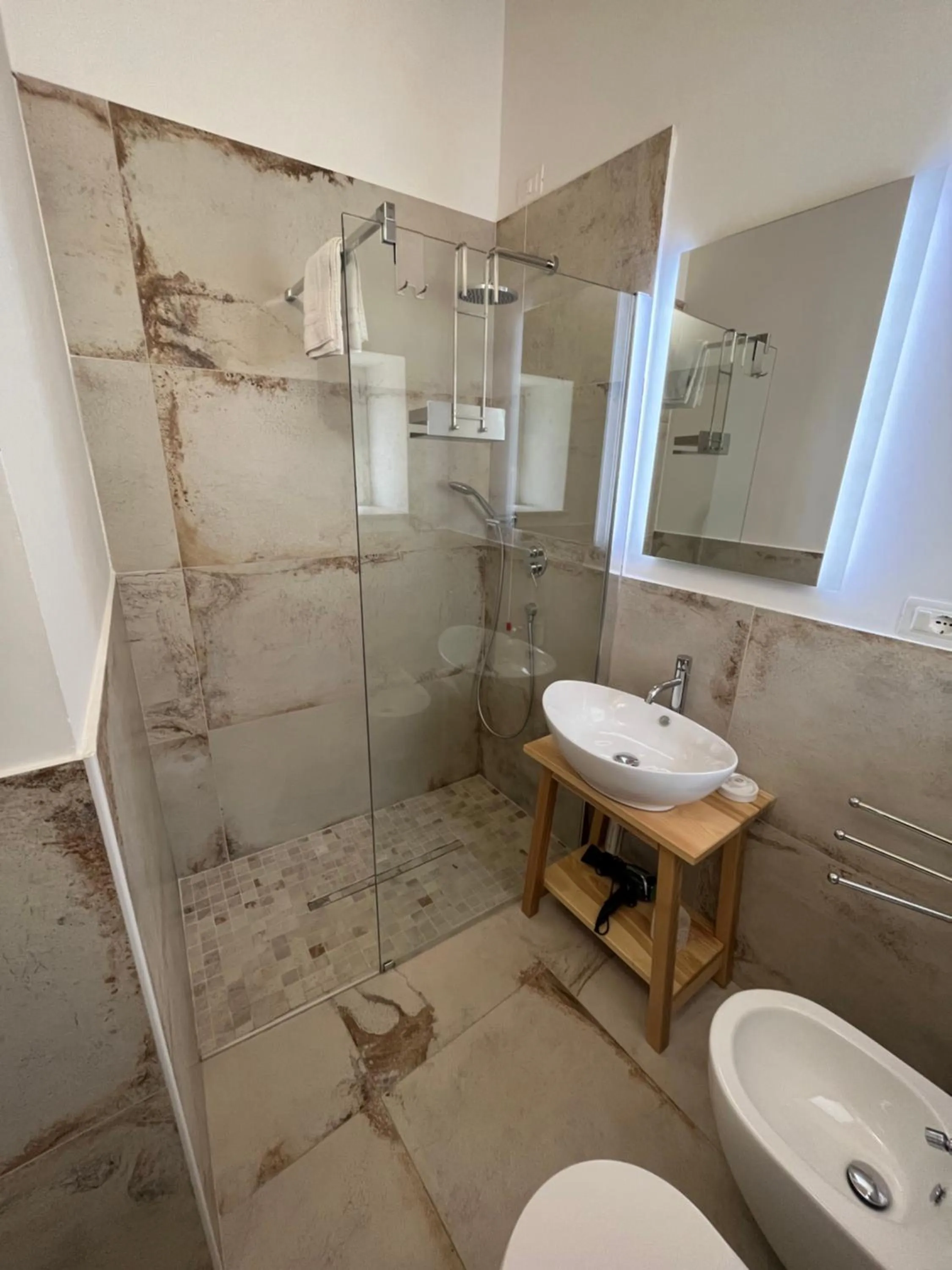 Shower in De LoCa Rooms