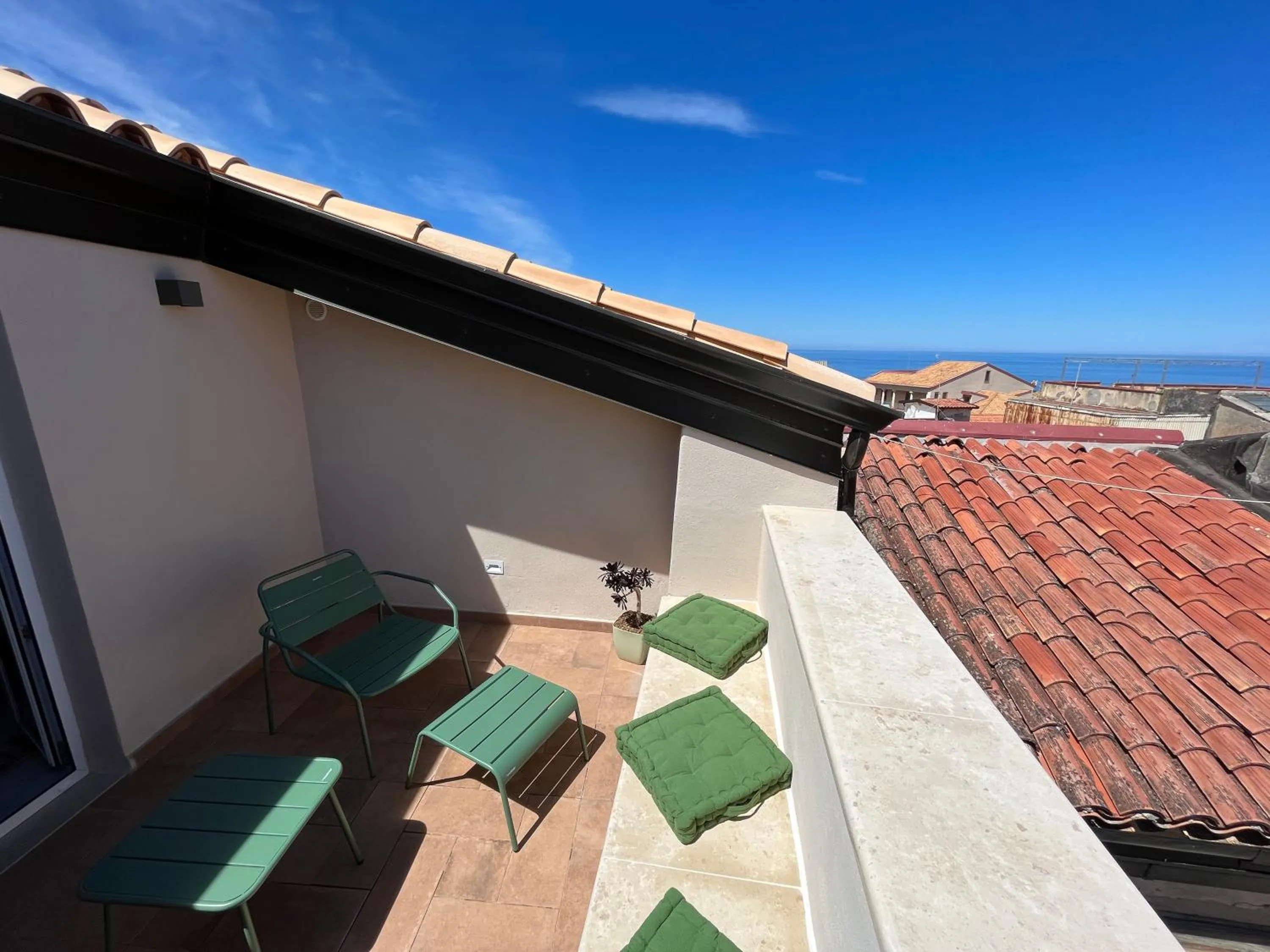 Day in De LoCa Rooms