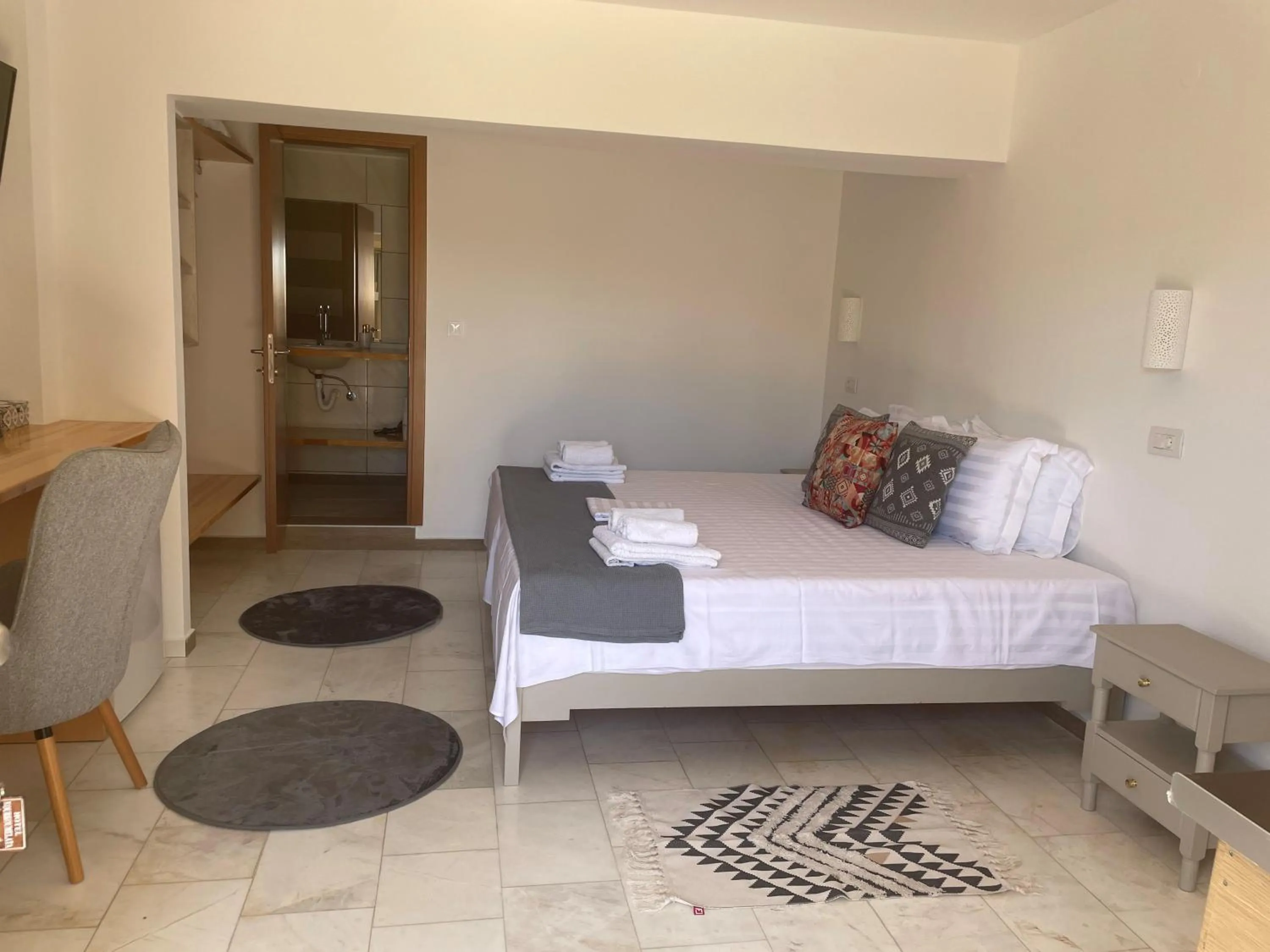 Bedroom in Hotel Kourkoumelata