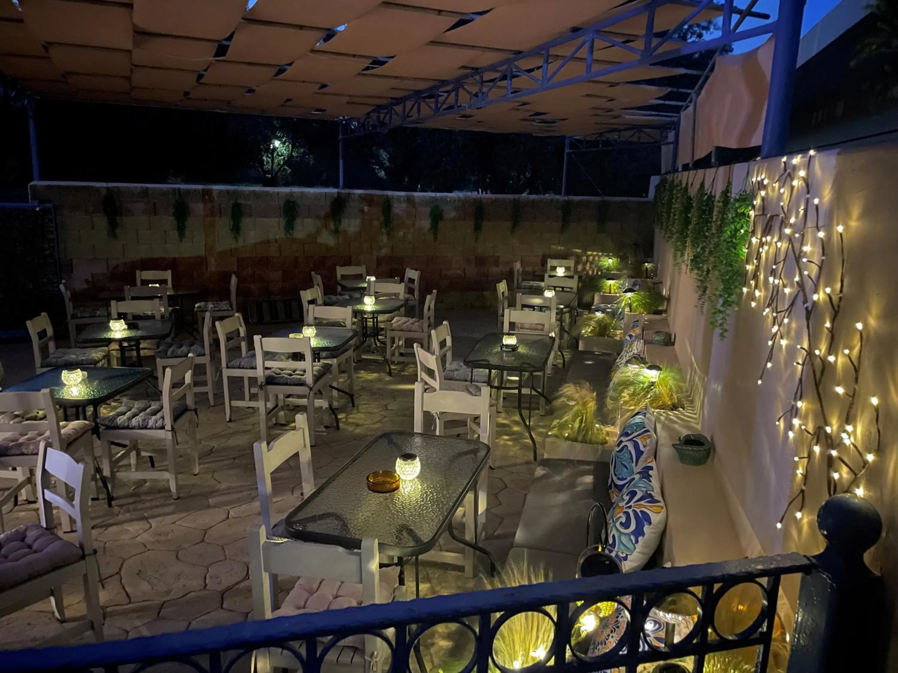 Patio in Hotel Kourkoumelata