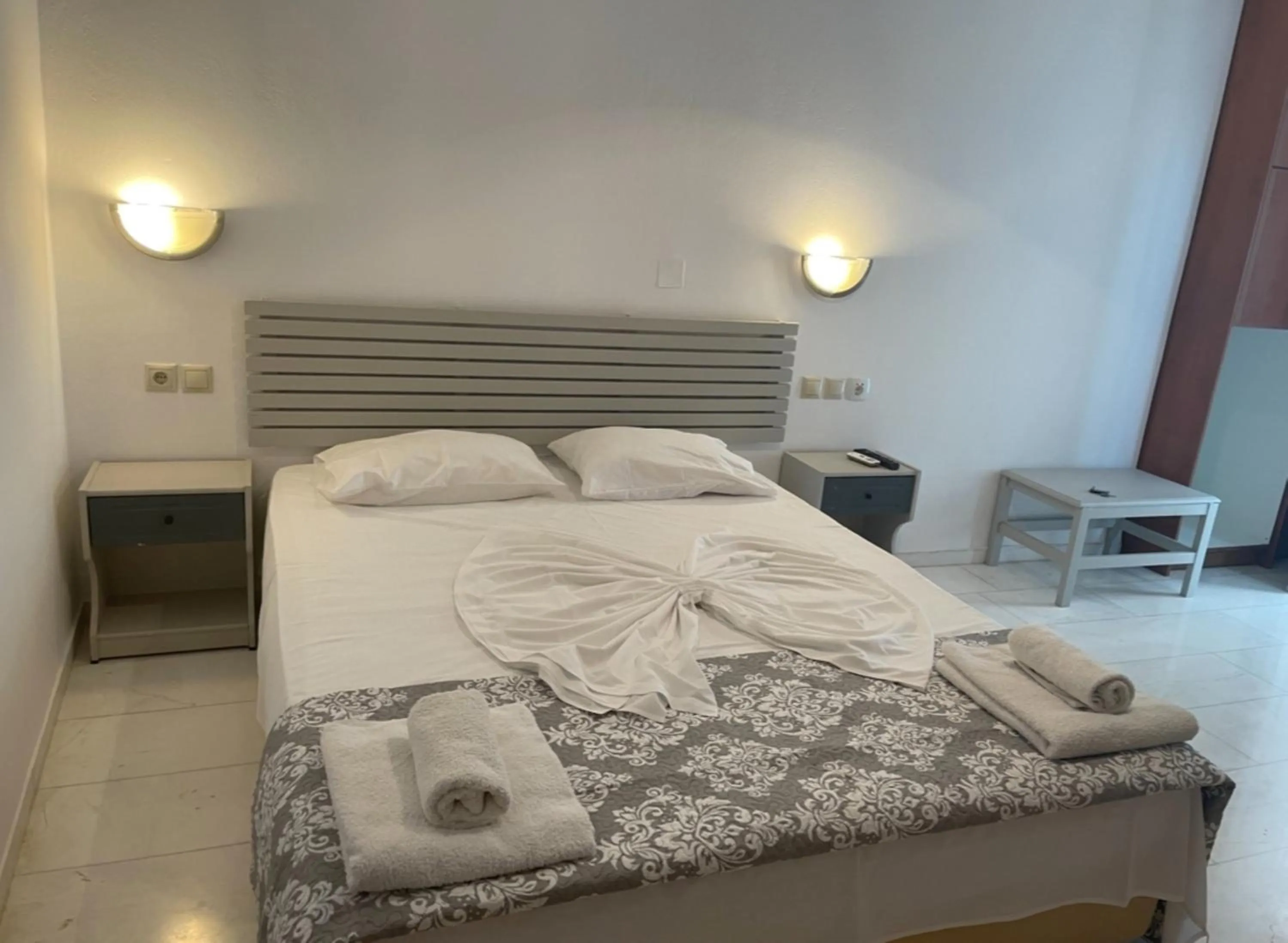 Bedroom in Hotel Kourkoumelata