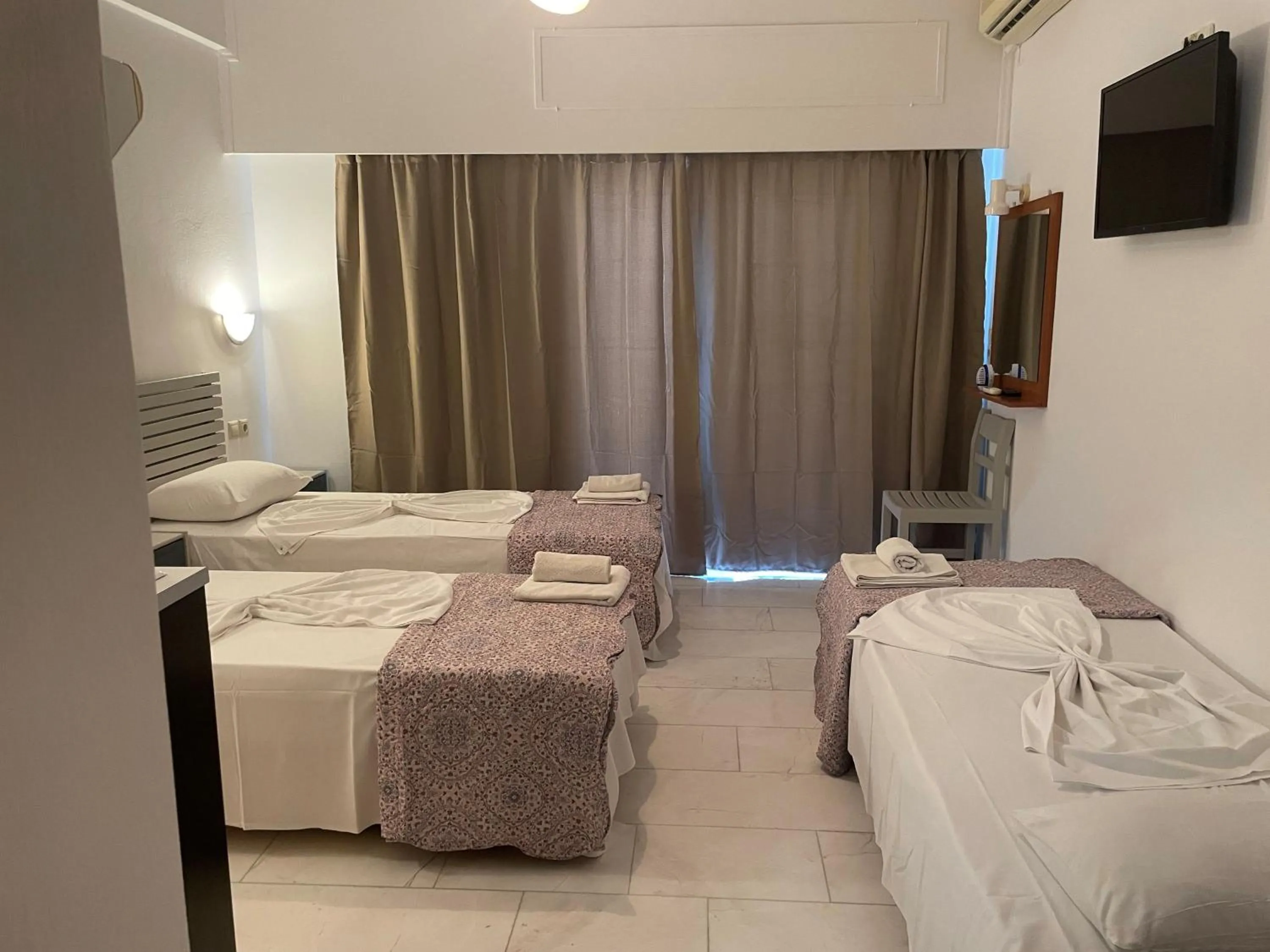 Bedroom in Hotel Kourkoumelata