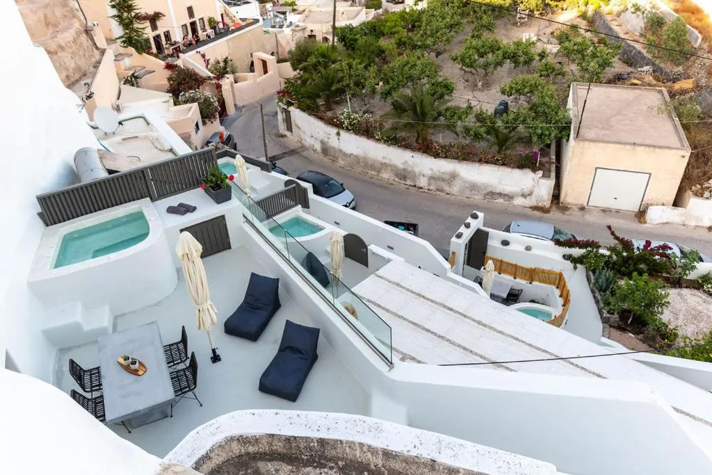 Property building in Afora Houses