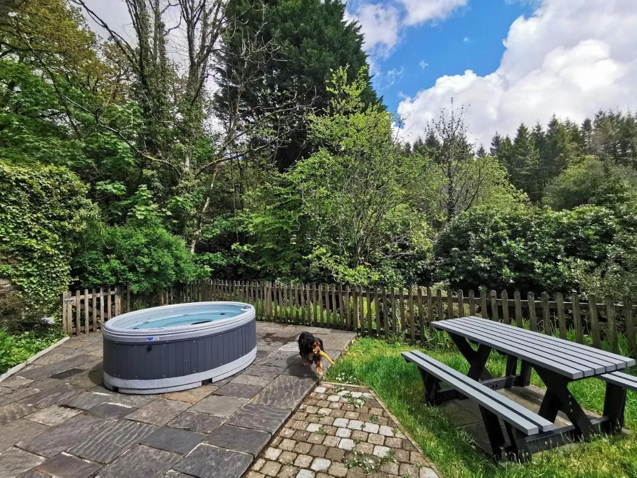 Hot Tub in Swansea Valley Holiday Cottages