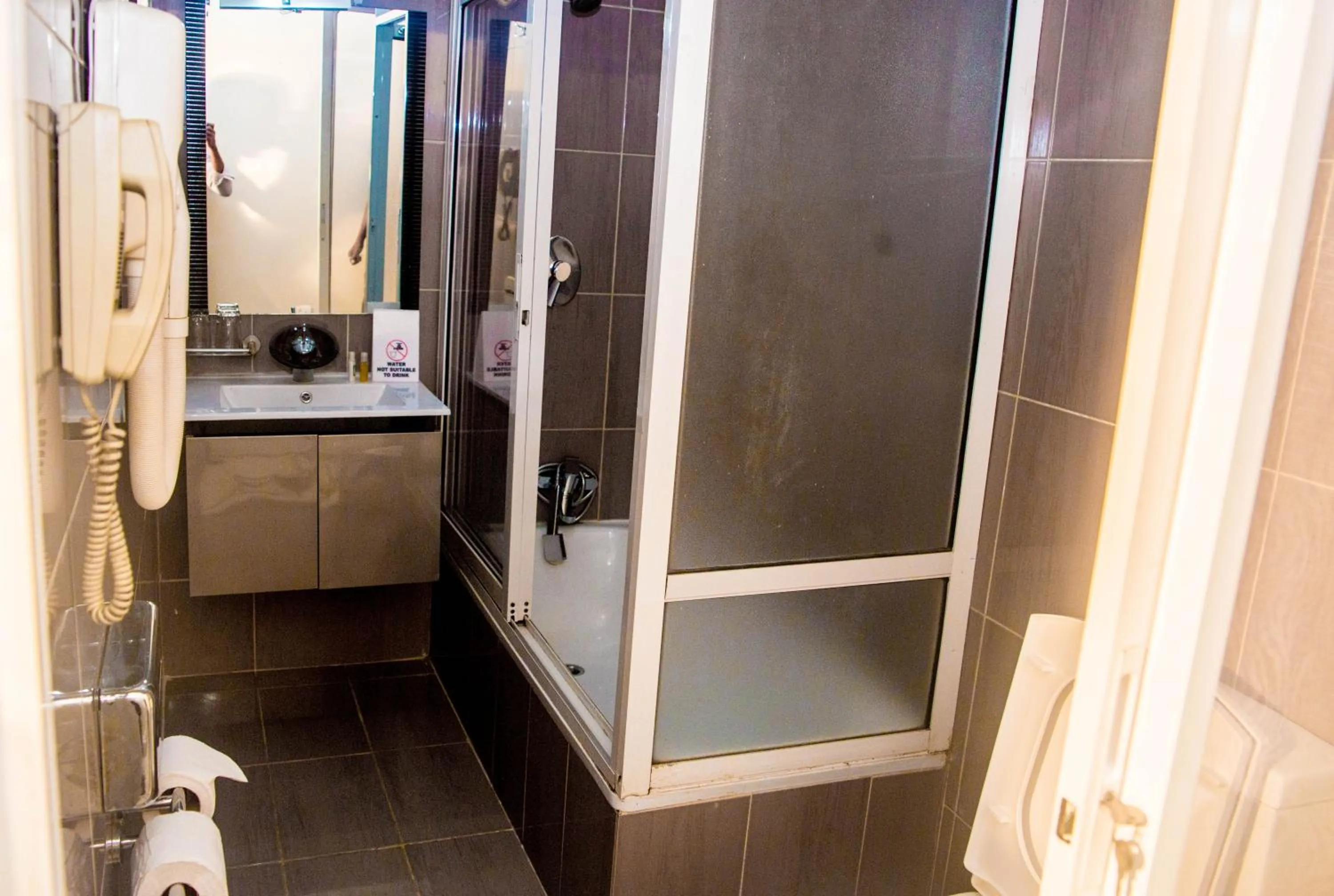 Bathroom in BW Starfire Hotel