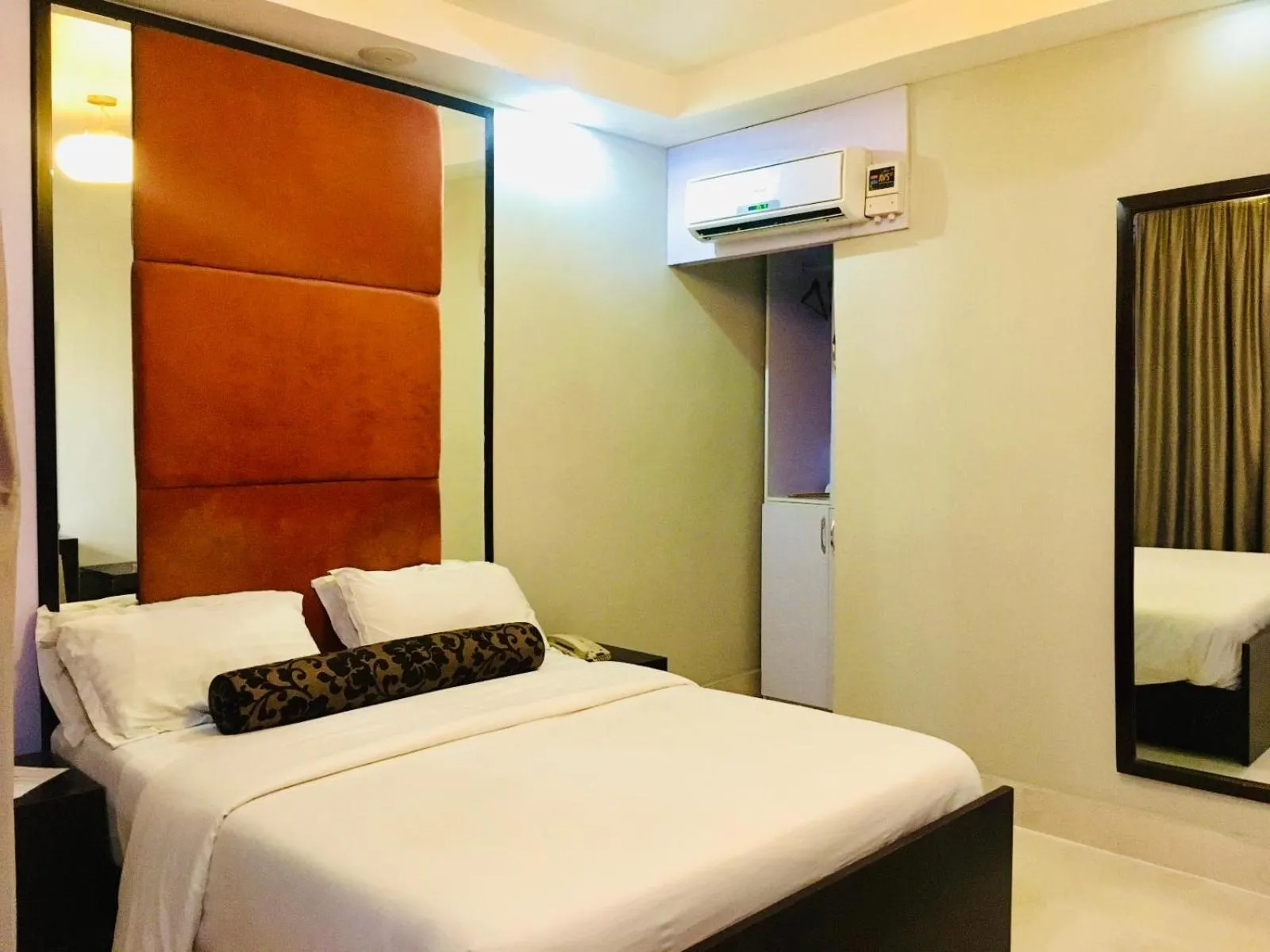 Bedroom, Bed in BW Starfire Hotel