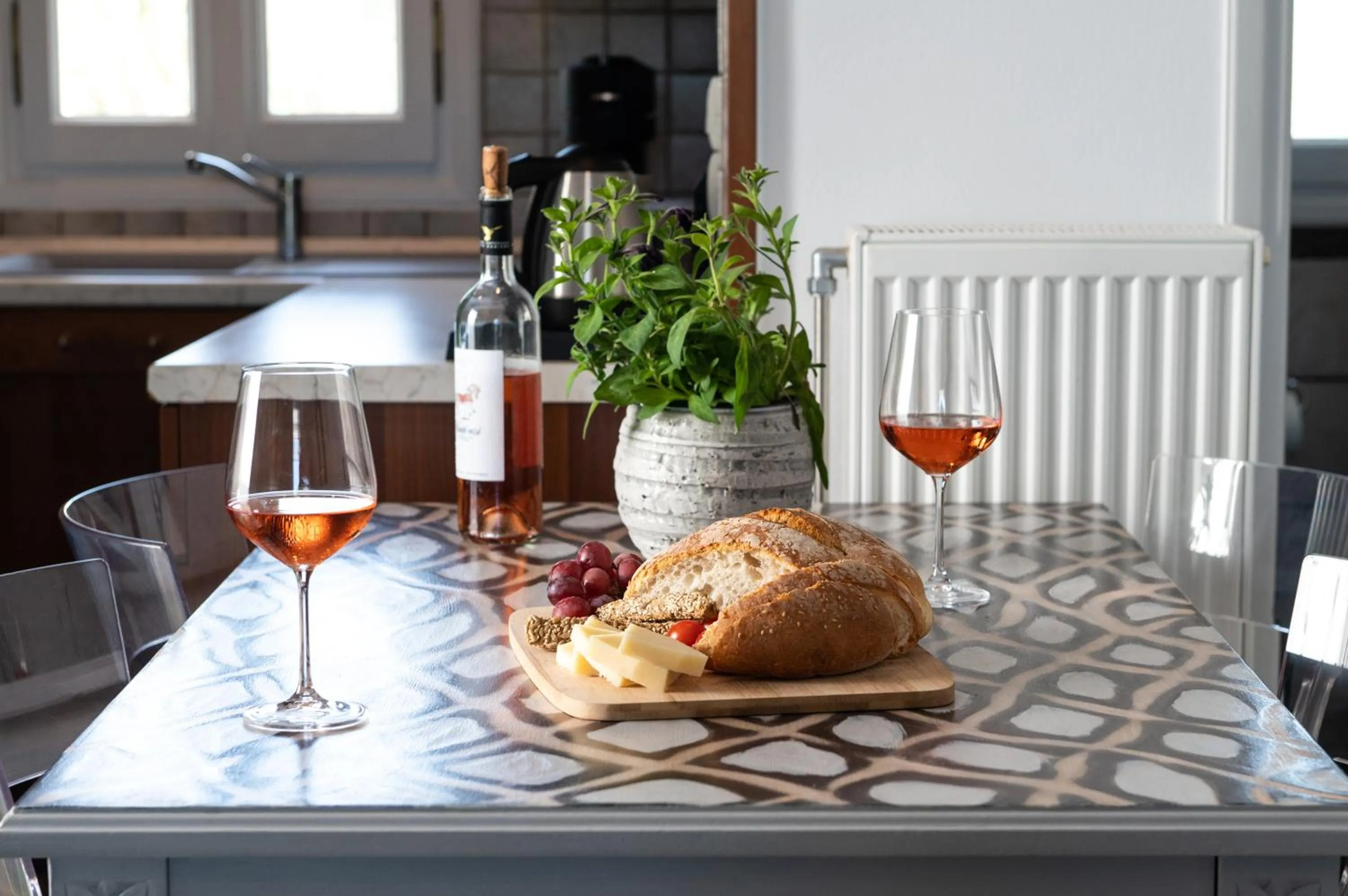 Dining area in Sea Lilies Suites