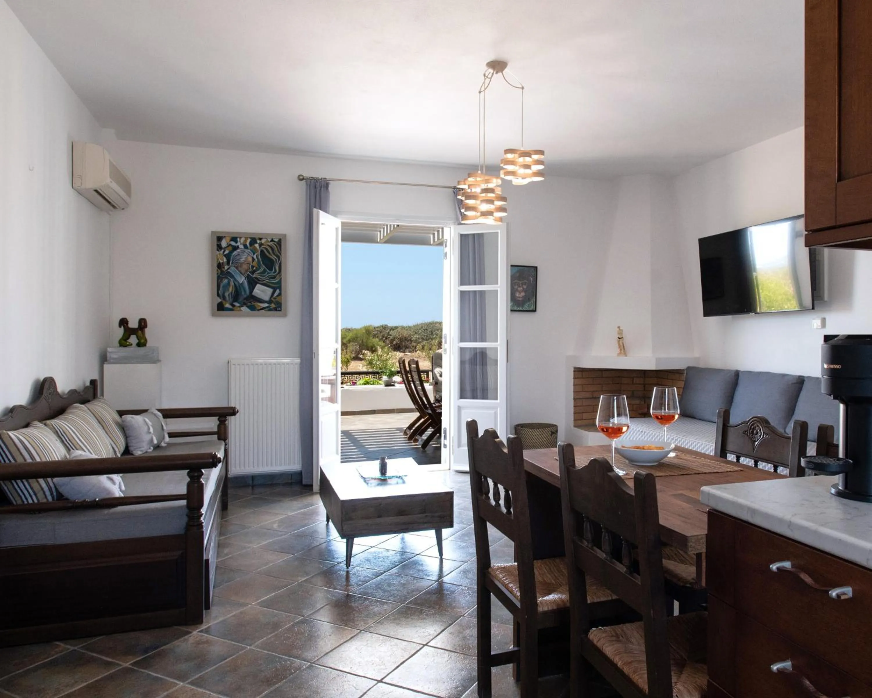 TV and multimedia in Sea Lilies Suites