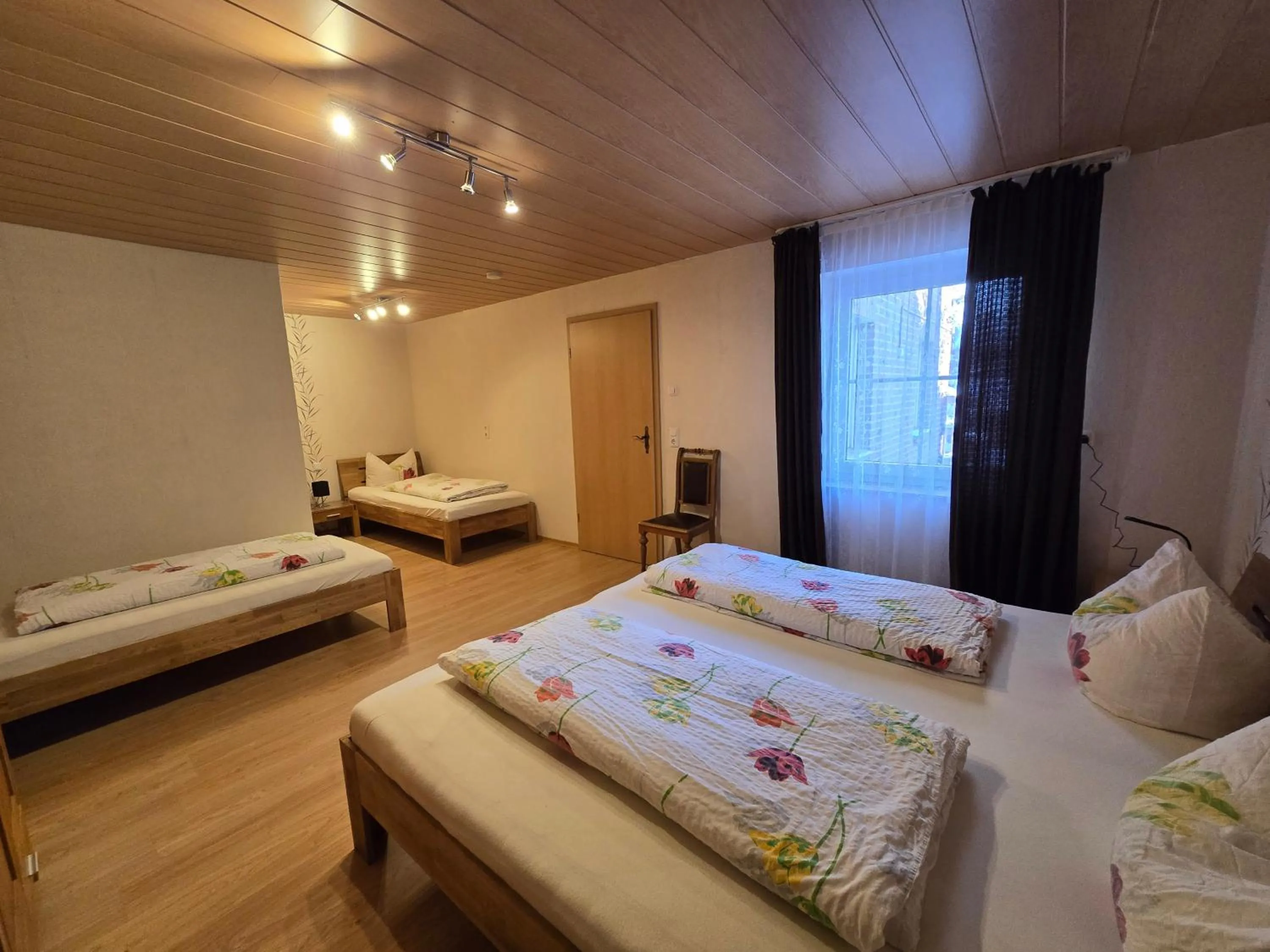 Bedroom, Bed in Haus Blume