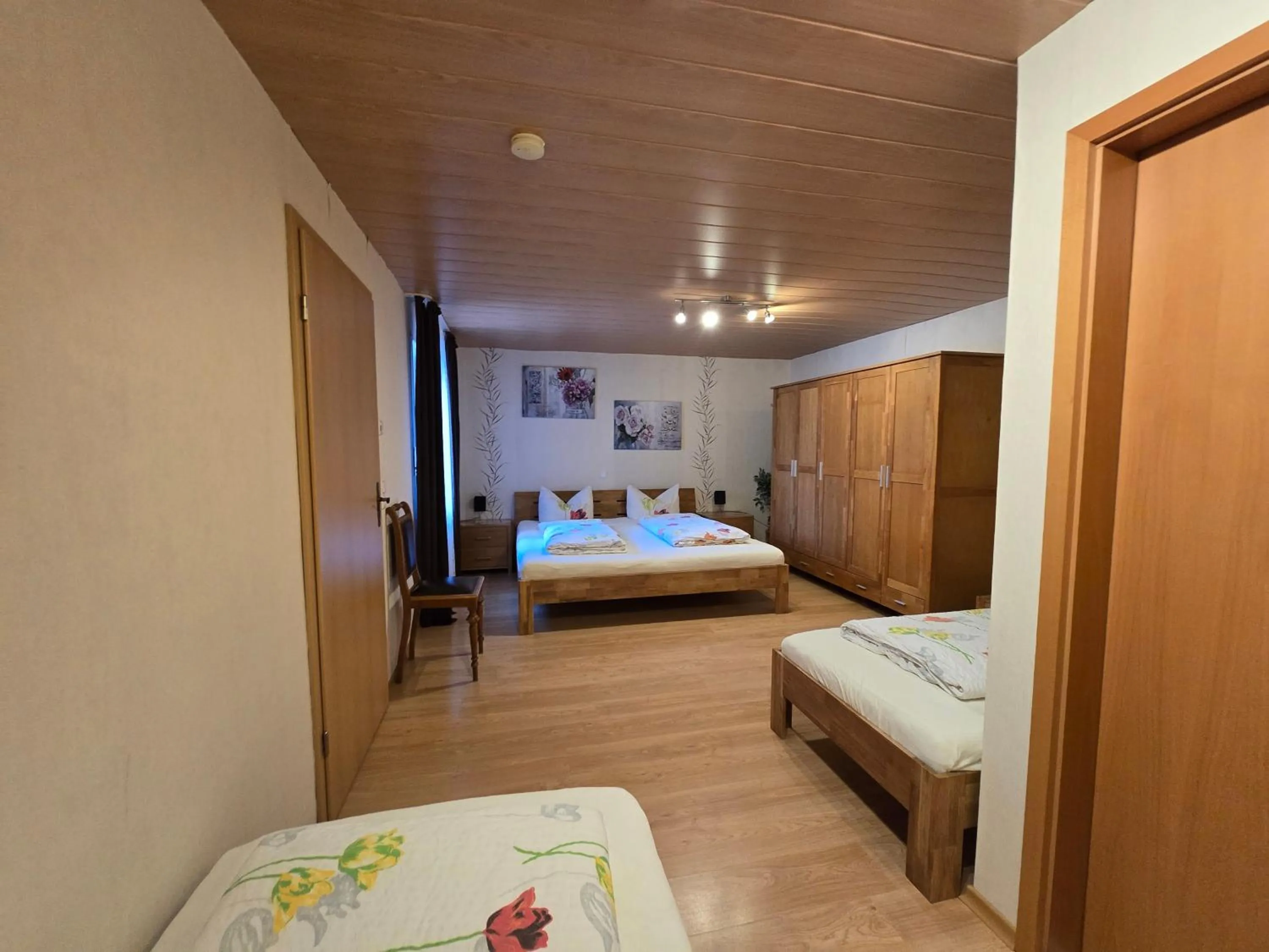Bedroom, Bed in Haus Blume