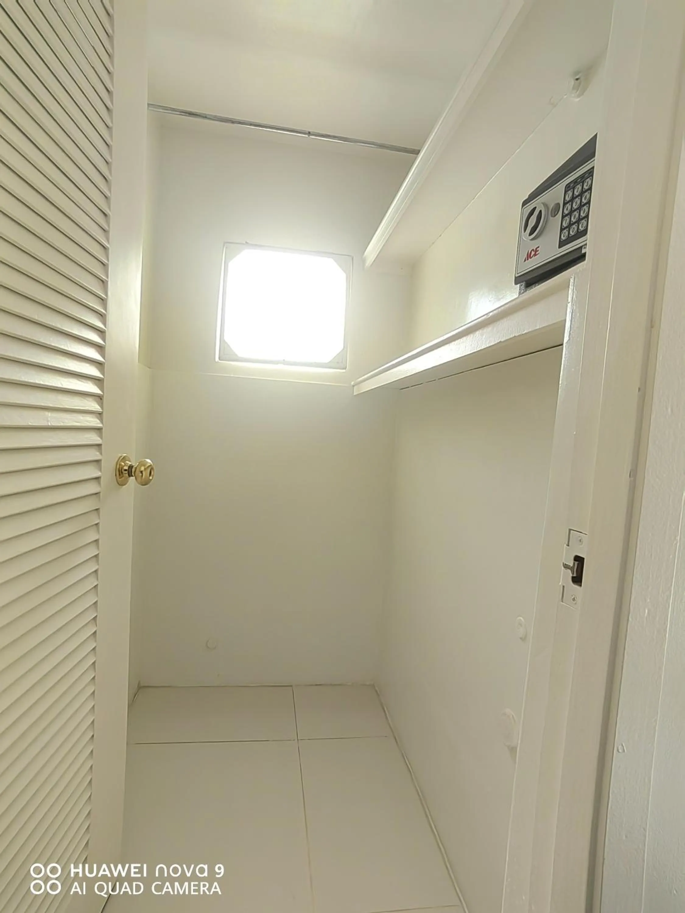 wardrobe in Mecasa Hotel