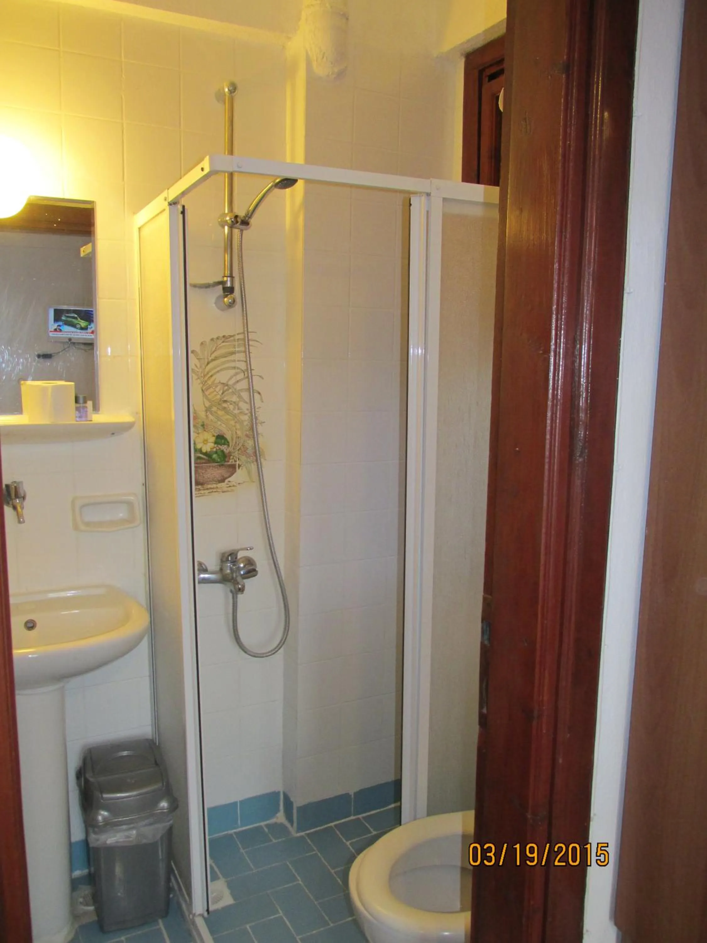 Shower in Sabah Pansiyon