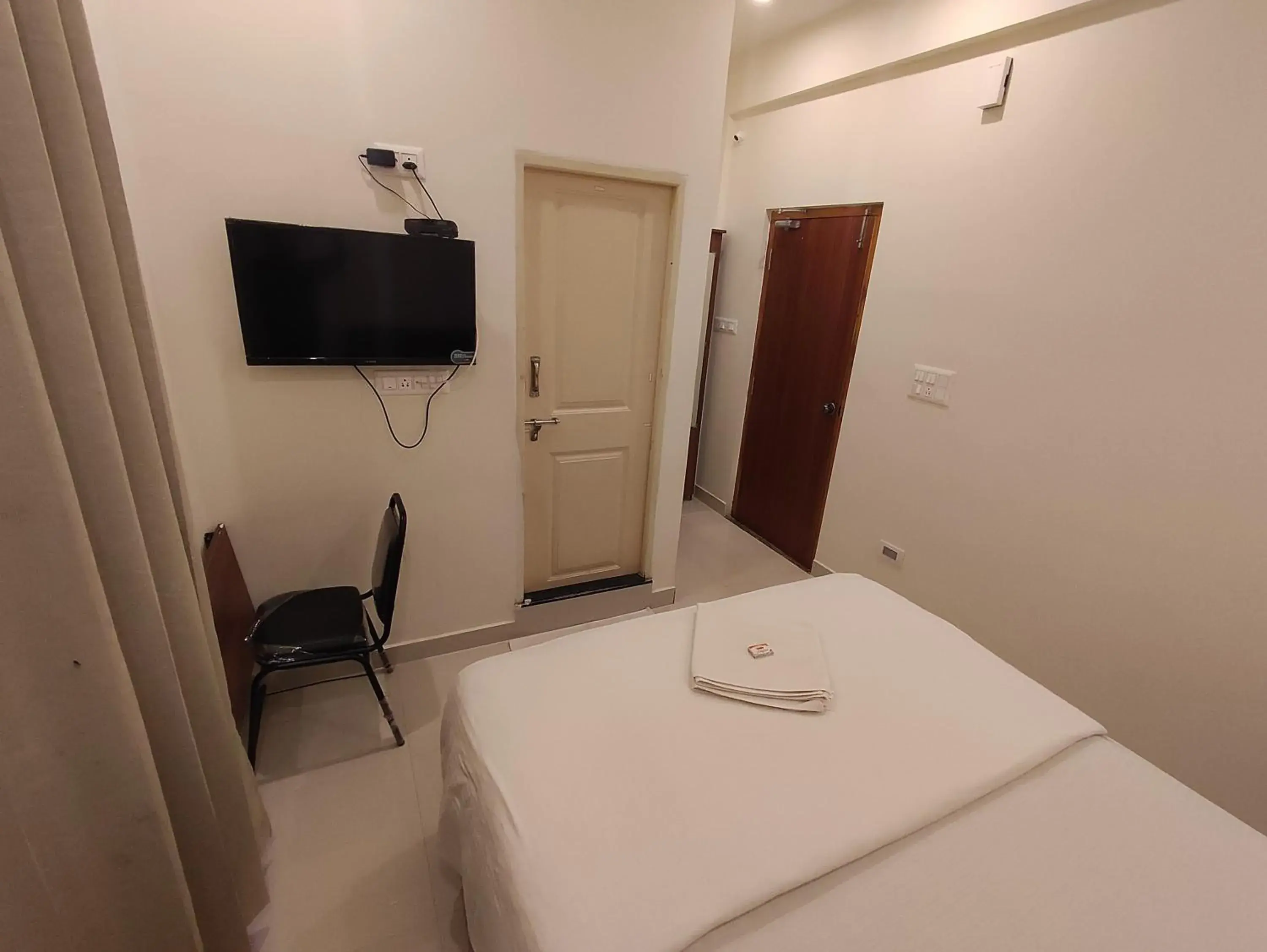 Standard Queen Room in MITRA Hotels & Retreat Standard Queen Room in MITRA Hotels & Retreat