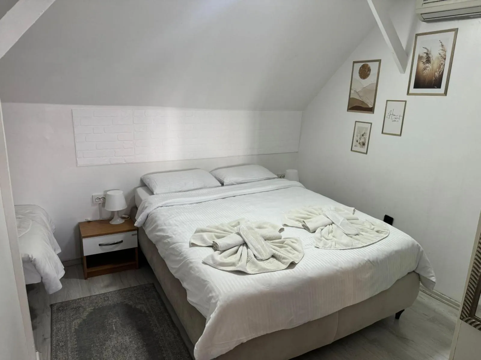 Bed in Hotel Antique