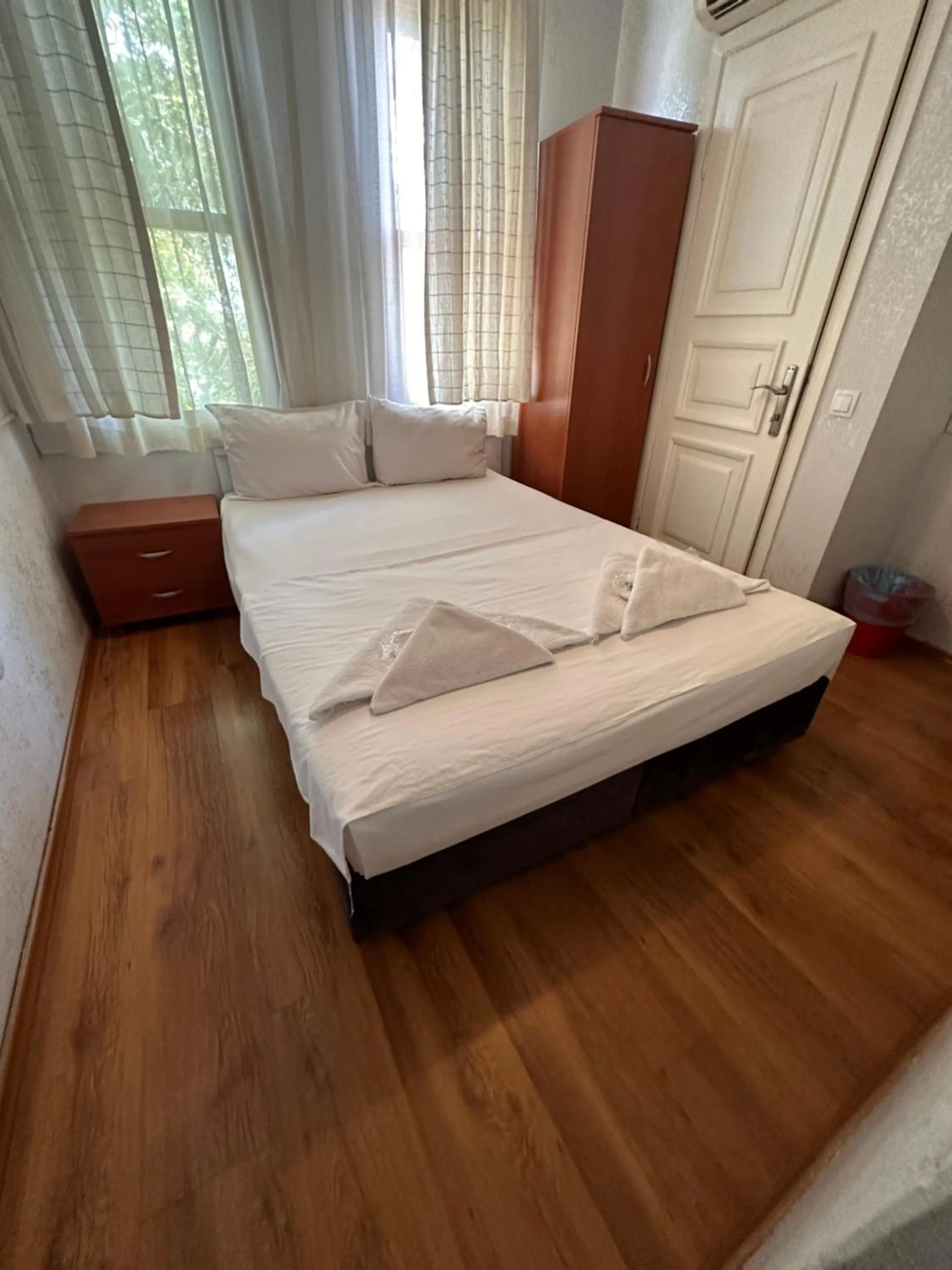 Photo of the whole room, Bed in Hotel Antique