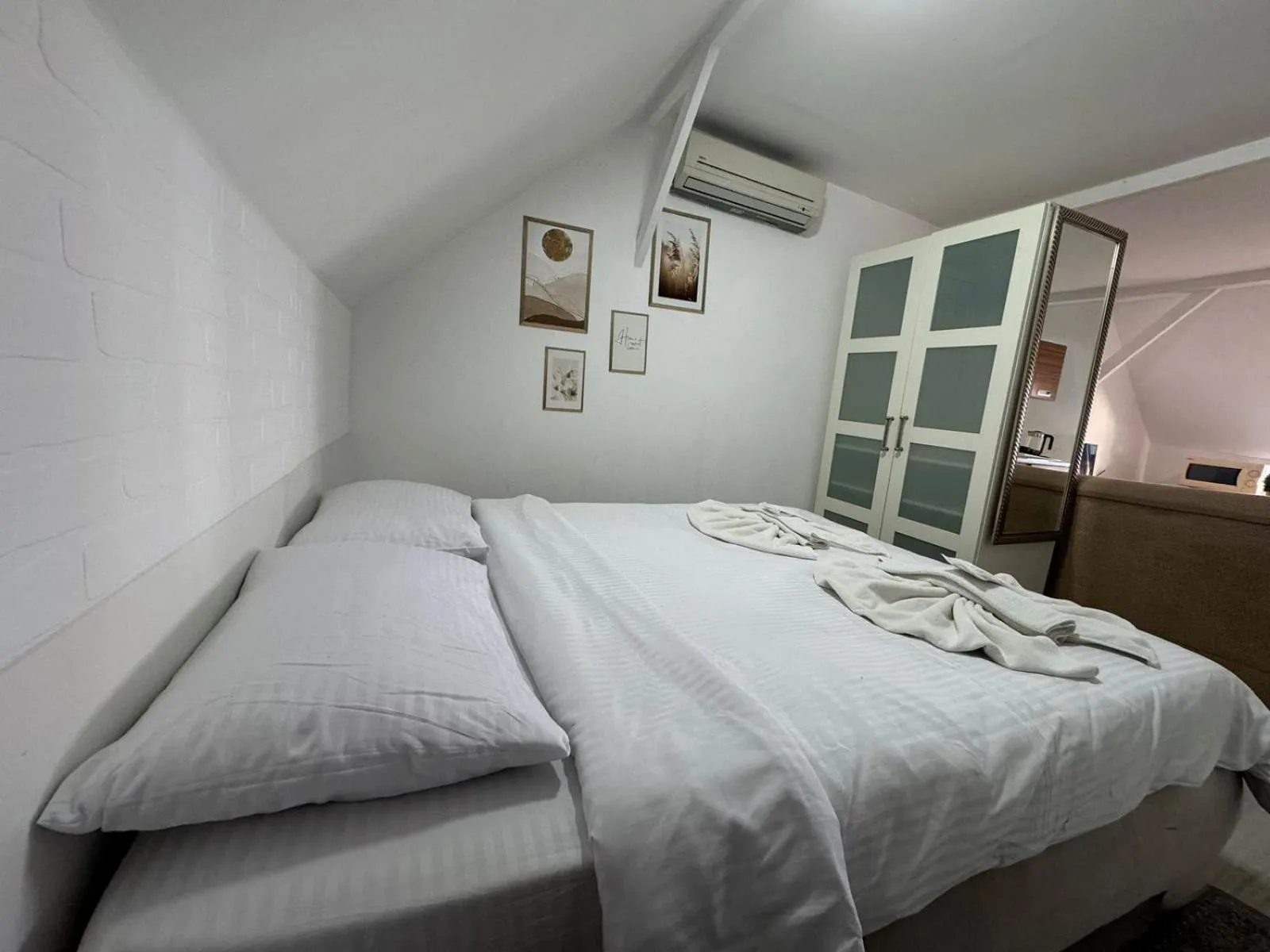 Bed in Hotel Antique