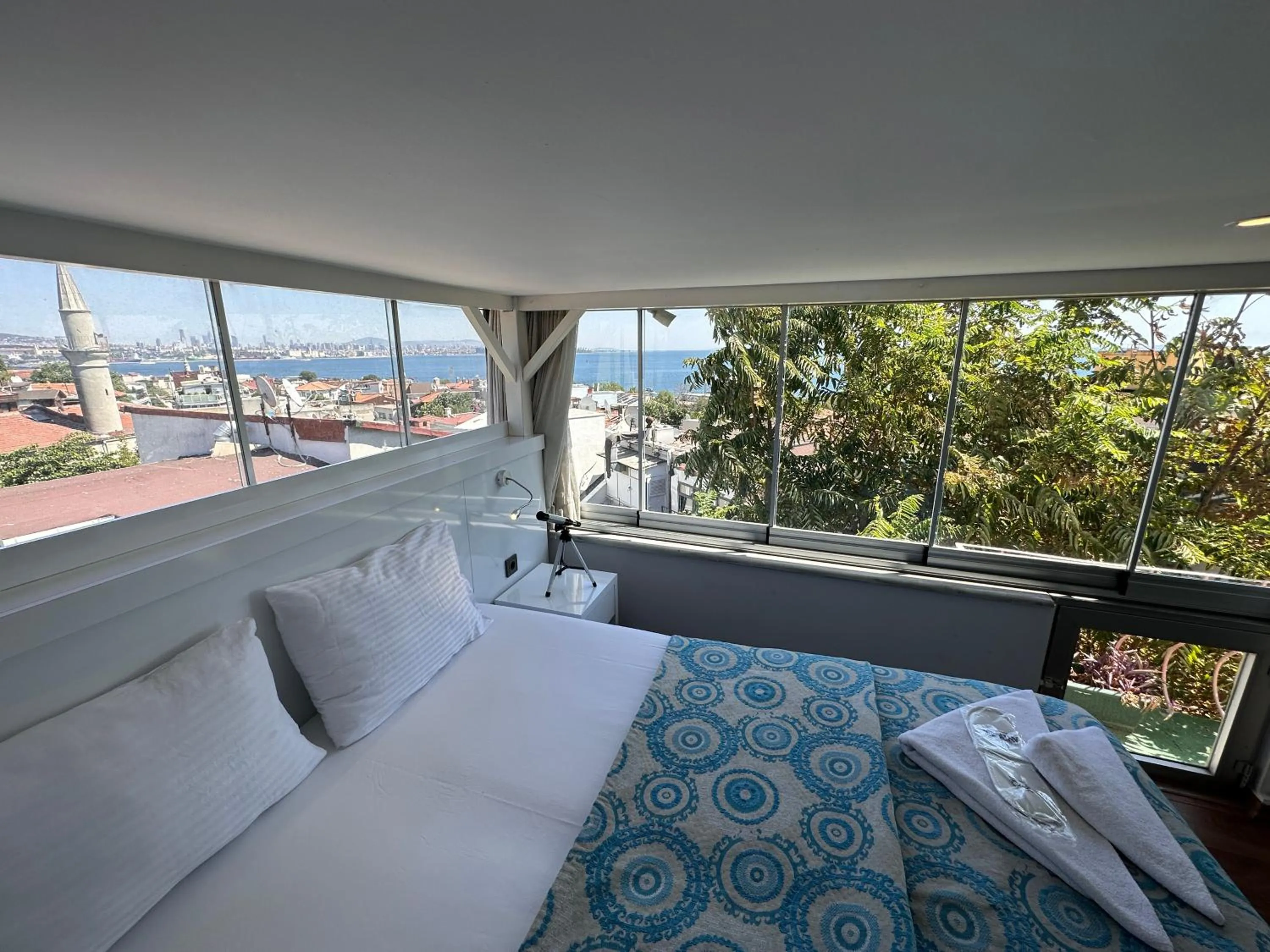 Day in Hotel Antique