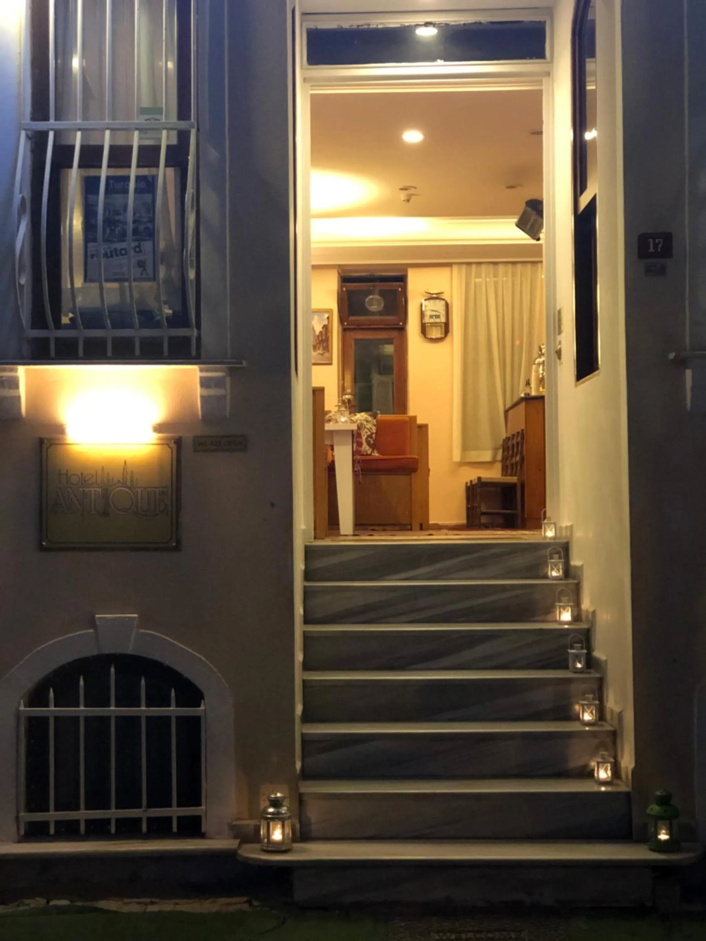 Facade/entrance in Hotel Antique