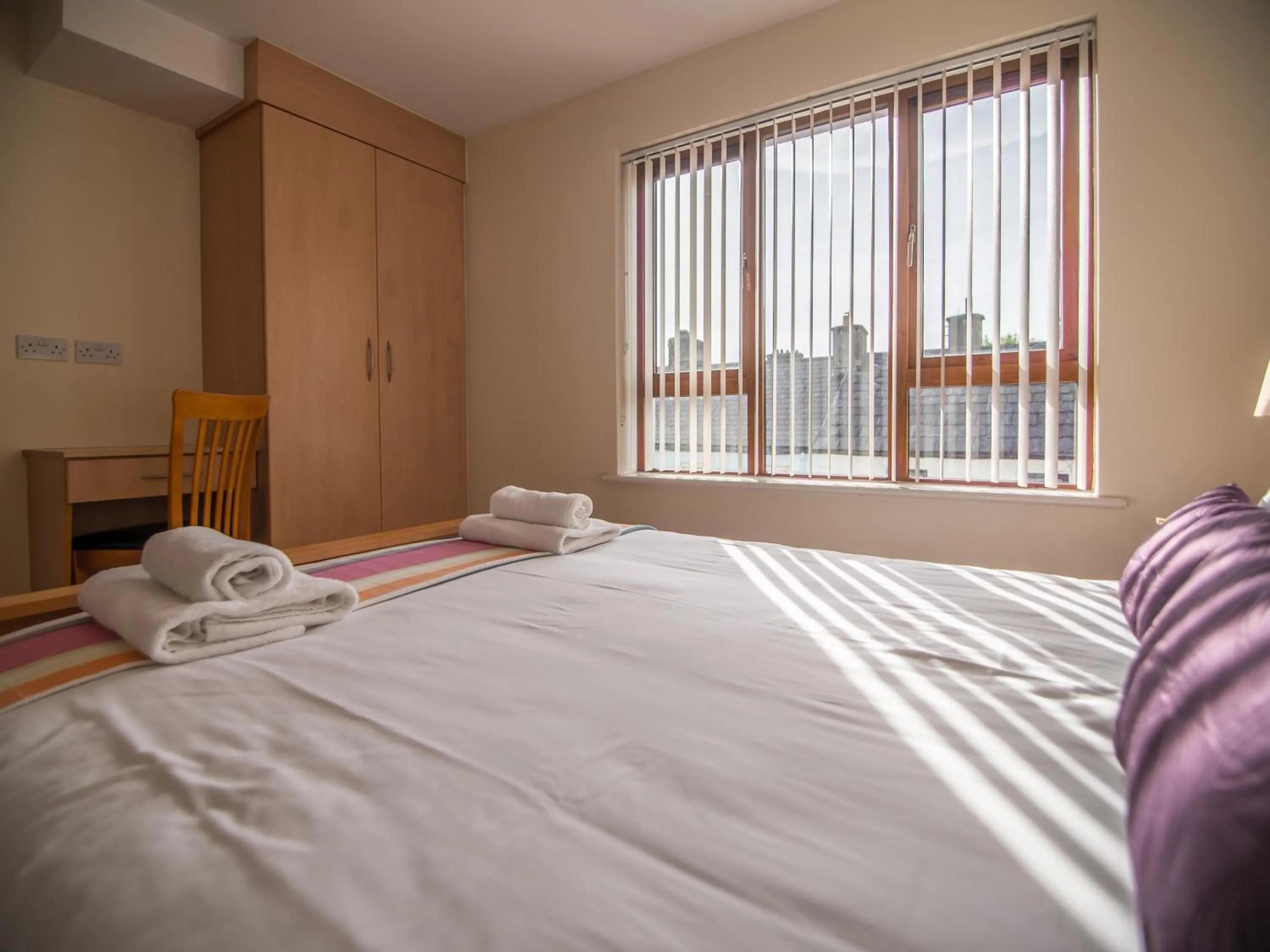 Bed in Donegan Court Aparthotel