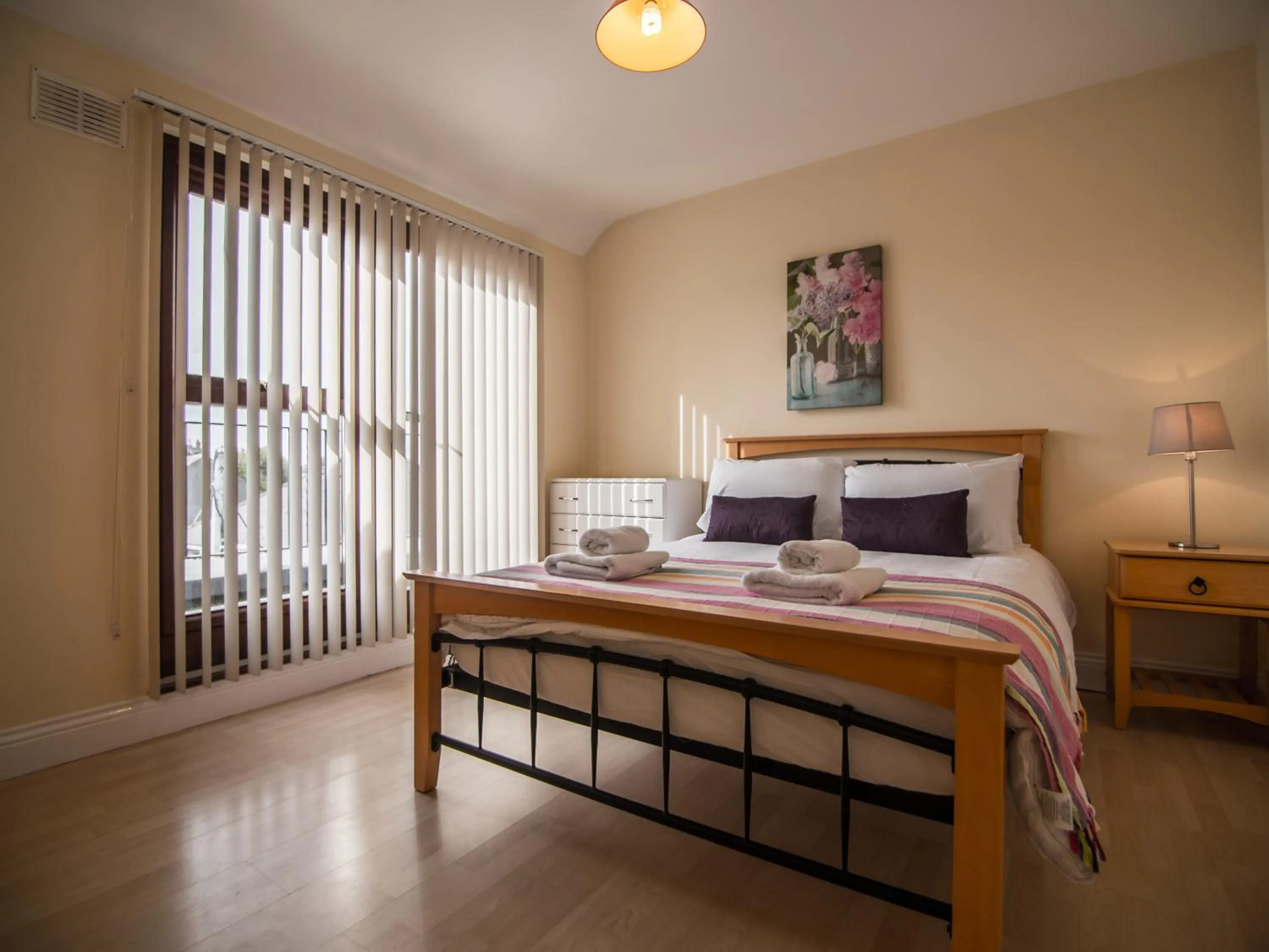 Bed in Donegan Court Aparthotel