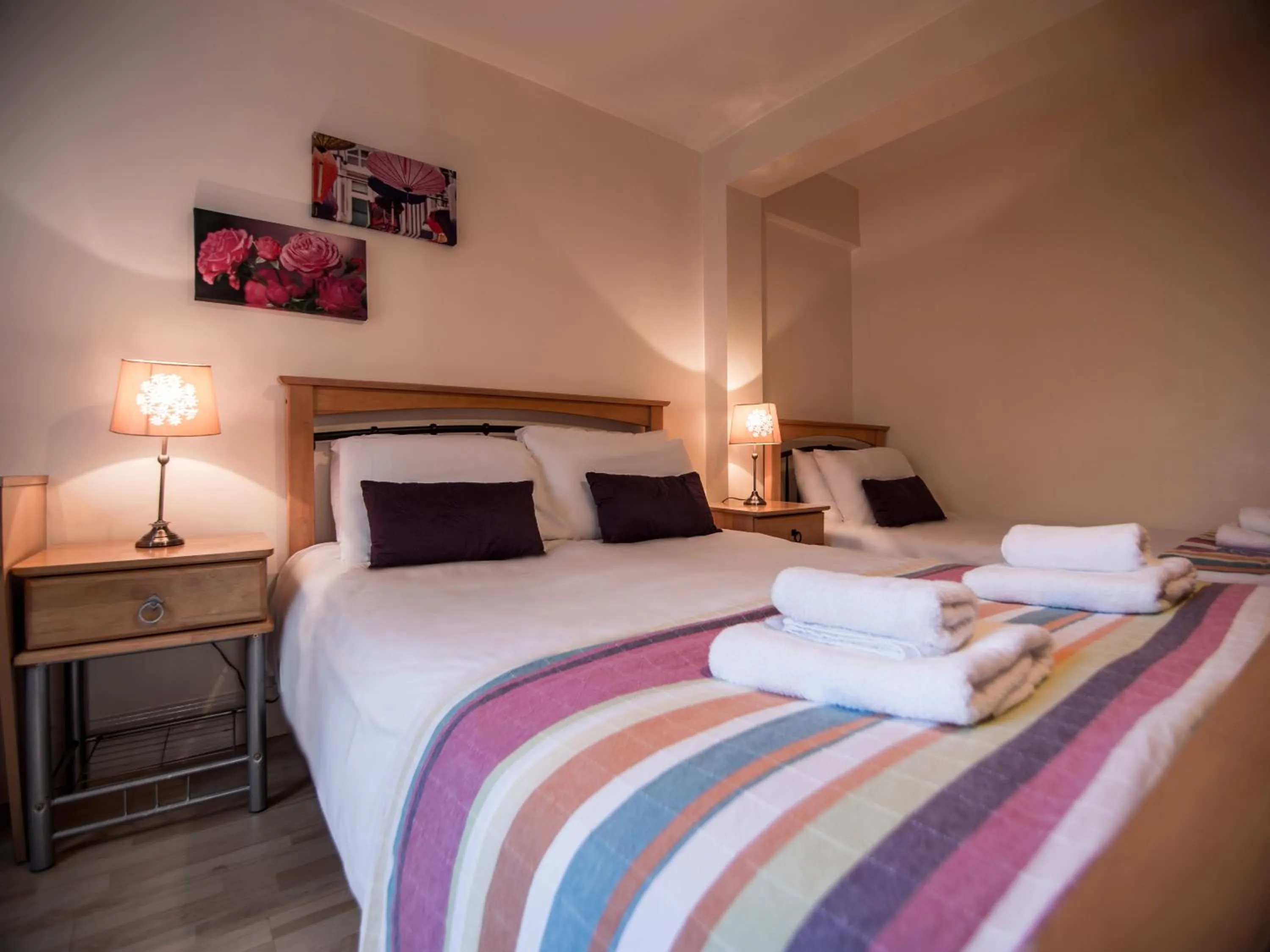 Bedroom, Bed in Donegan Court Aparthotel