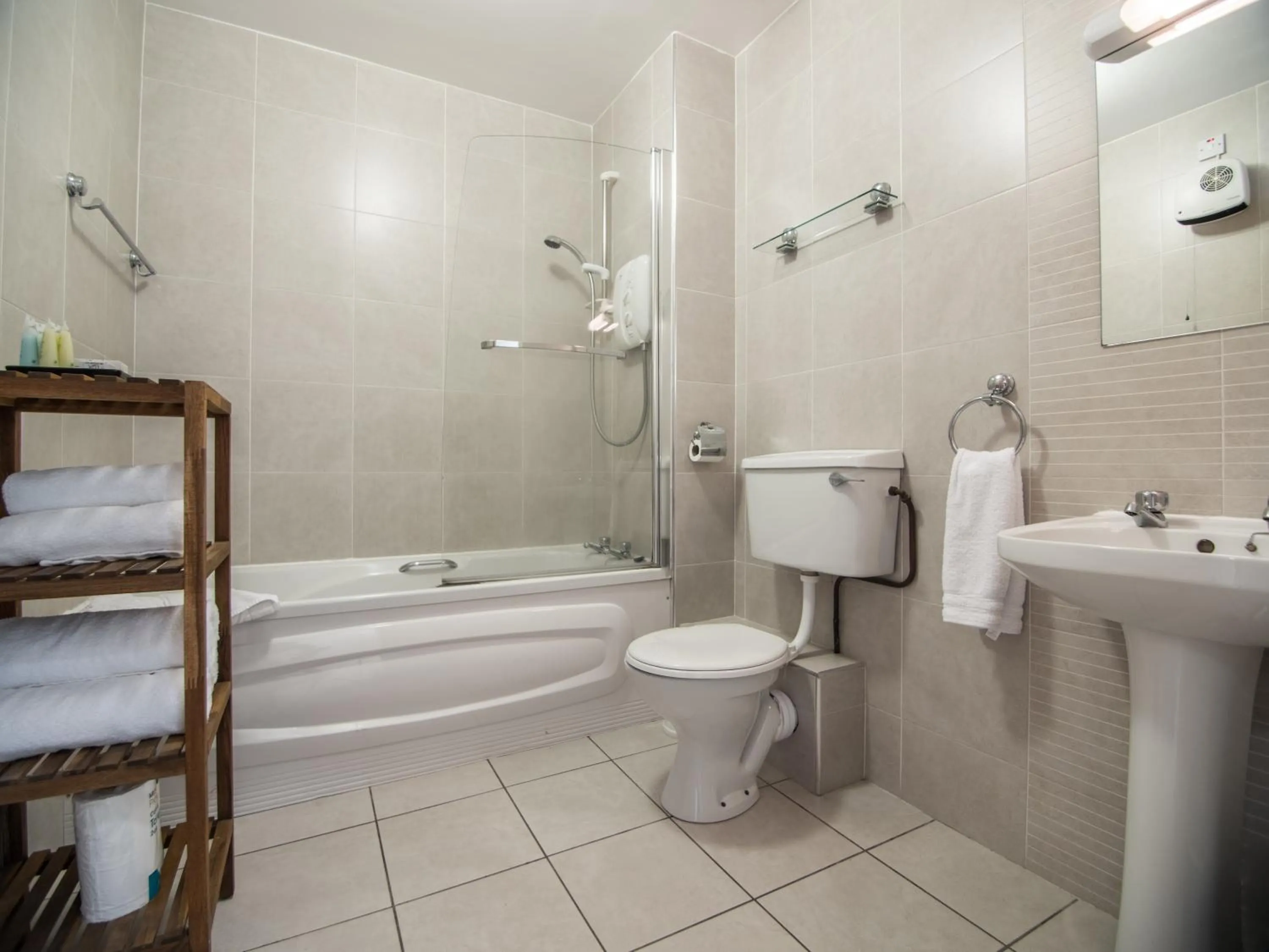 Bathroom in Donegan Court Aparthotel