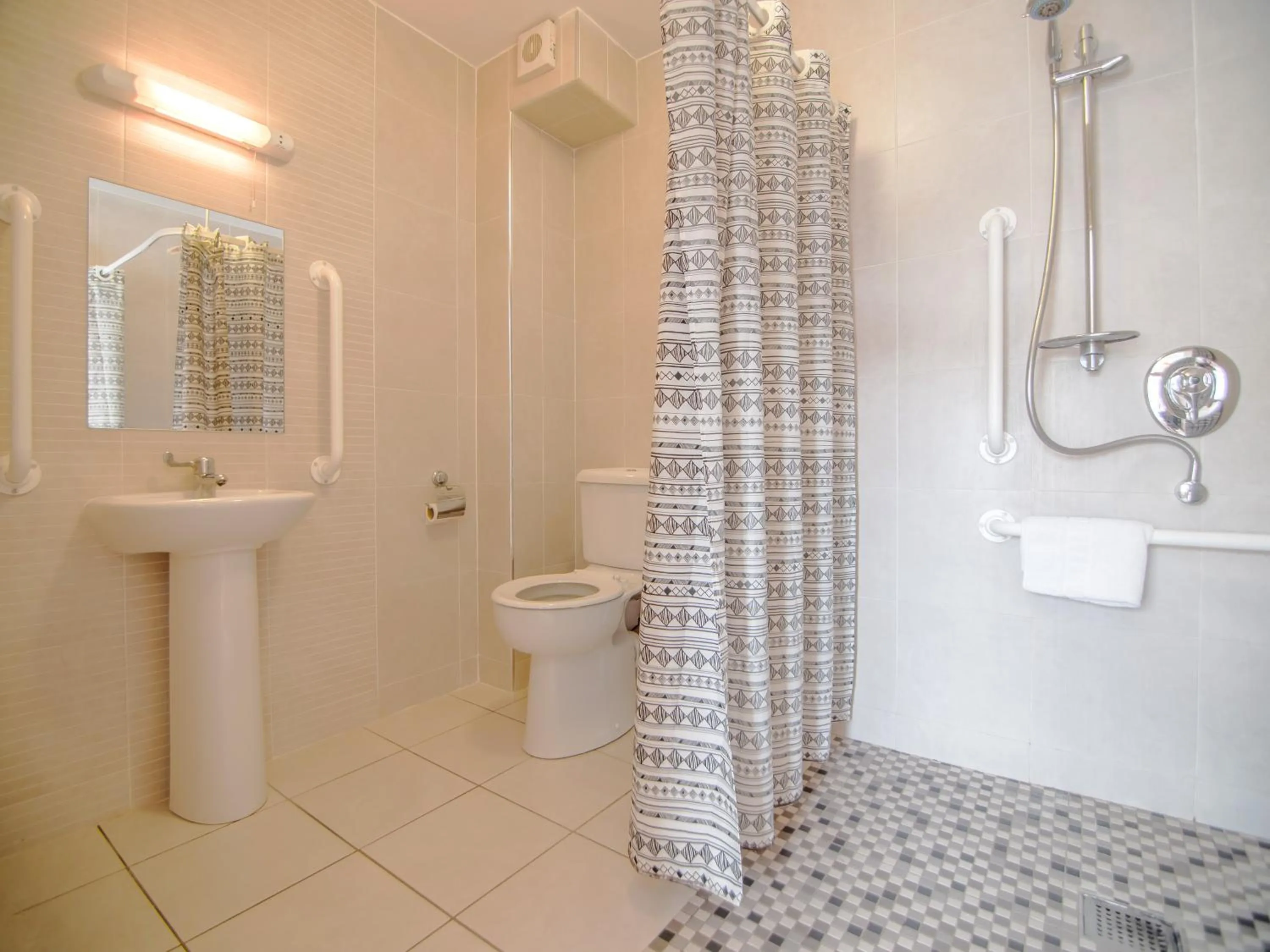 Bathroom in Donegan Court Aparthotel