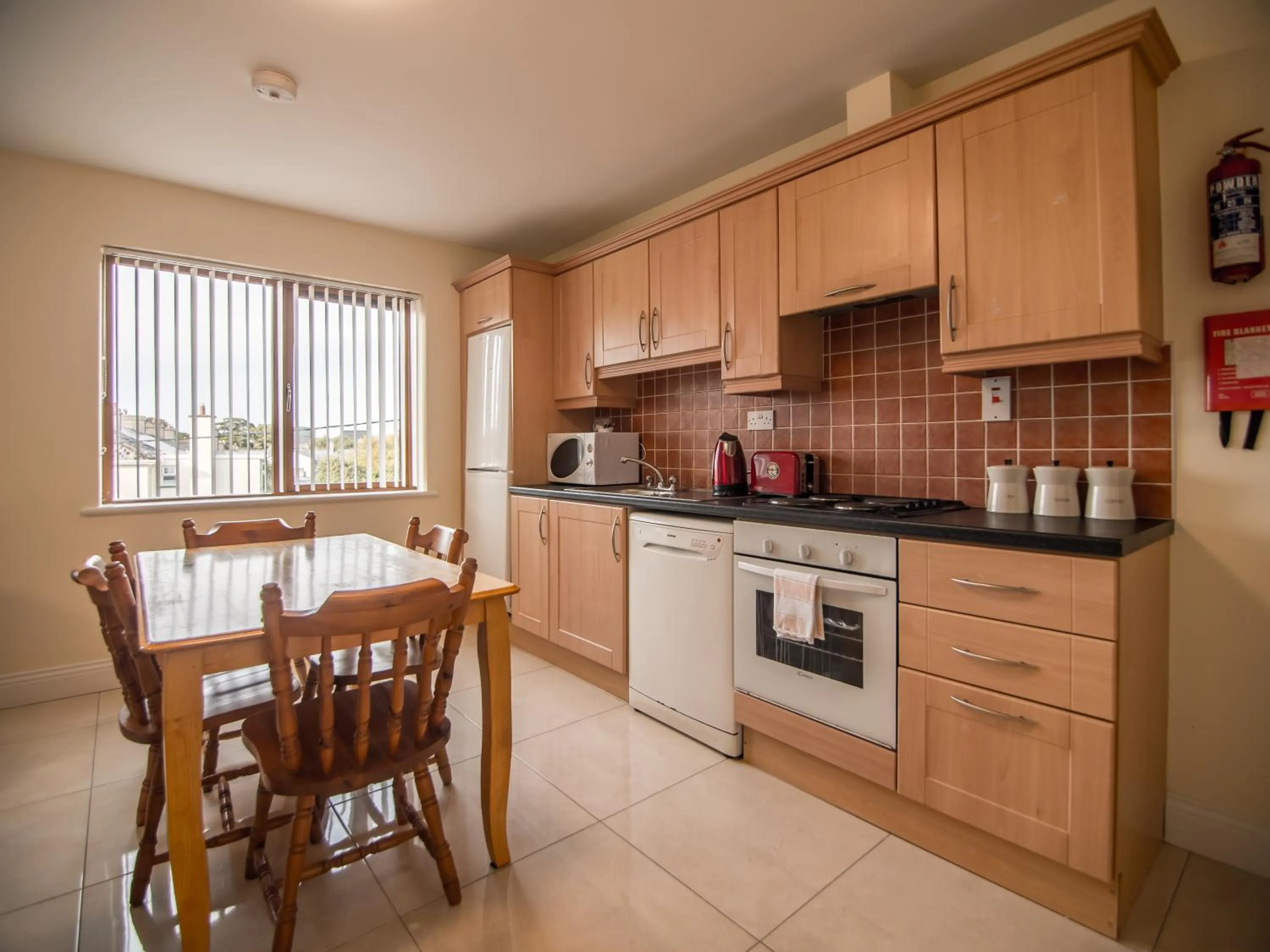 Kitchen or kitchenette in Donegan Court Aparthotel