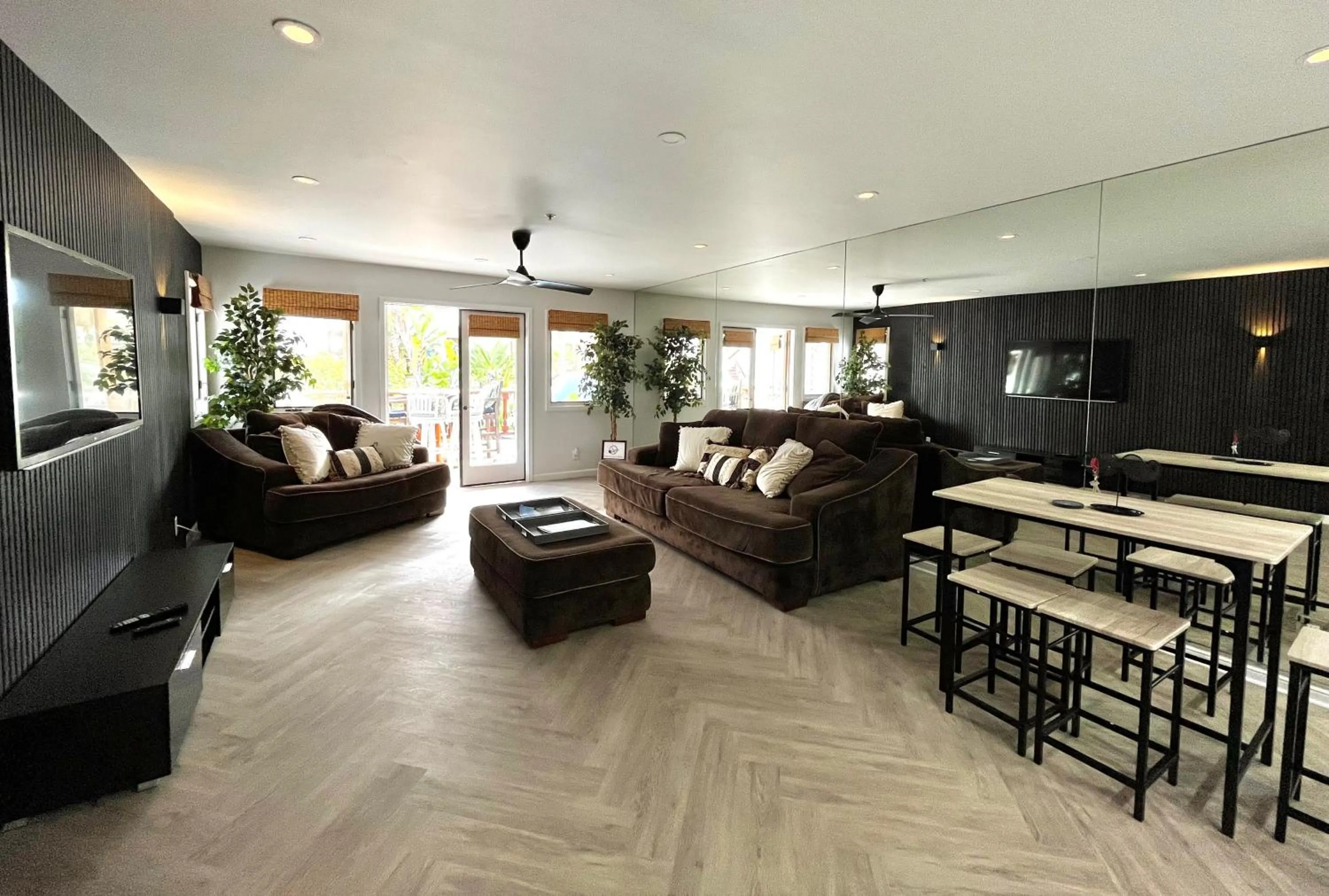Living room in Modern Hamilton Cove Villa w/golf cart
